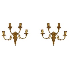 Paar antike Renaissance-Revival-Wandleuchter aus vergoldeter Bronze mit vier Lichtern