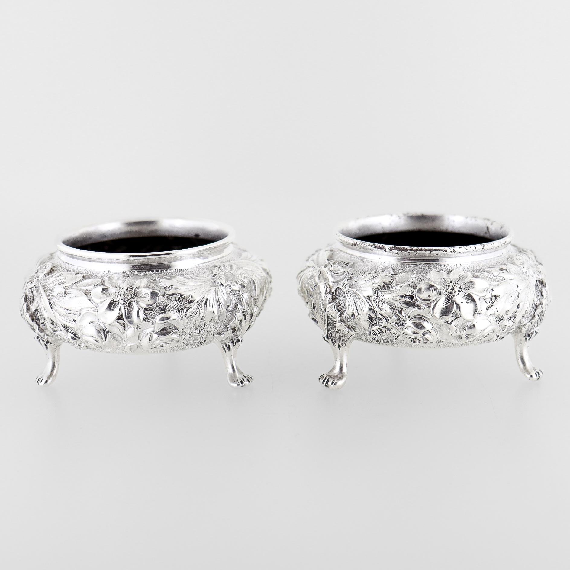 A fine pair of Baltimore silver salt cellars.

By Ritter & Sullivan.

In a Repoussé or Baltimore Rose pattern.

Each with raised floral decoration around the body and three lion paw feet.

Marked to the base.

Simply a wonderful pair of Baltimore