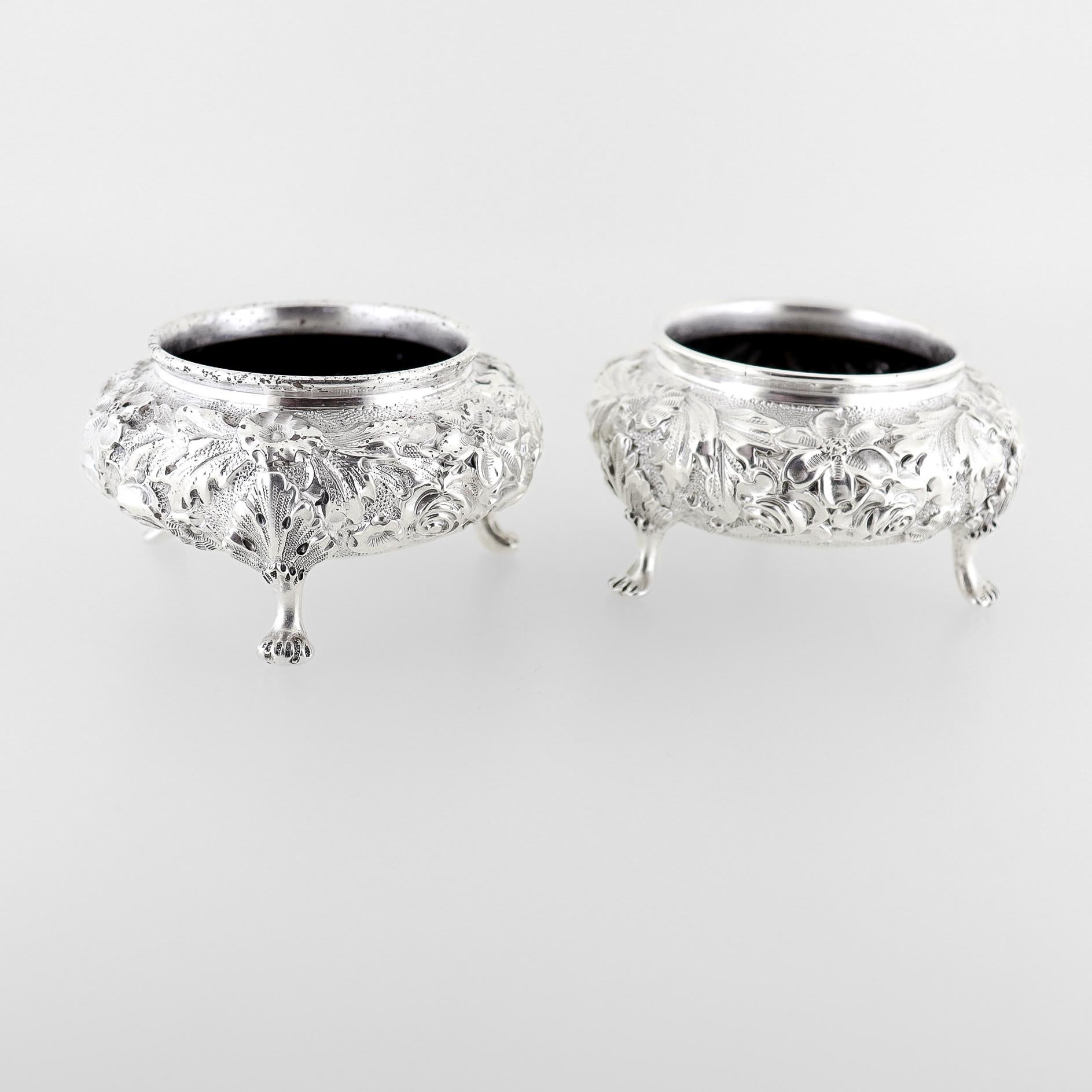 Late Victorian Pair Antique Ritter & Sullivan Baltimore Sterling Silver Repousse Salt Cellars For Sale