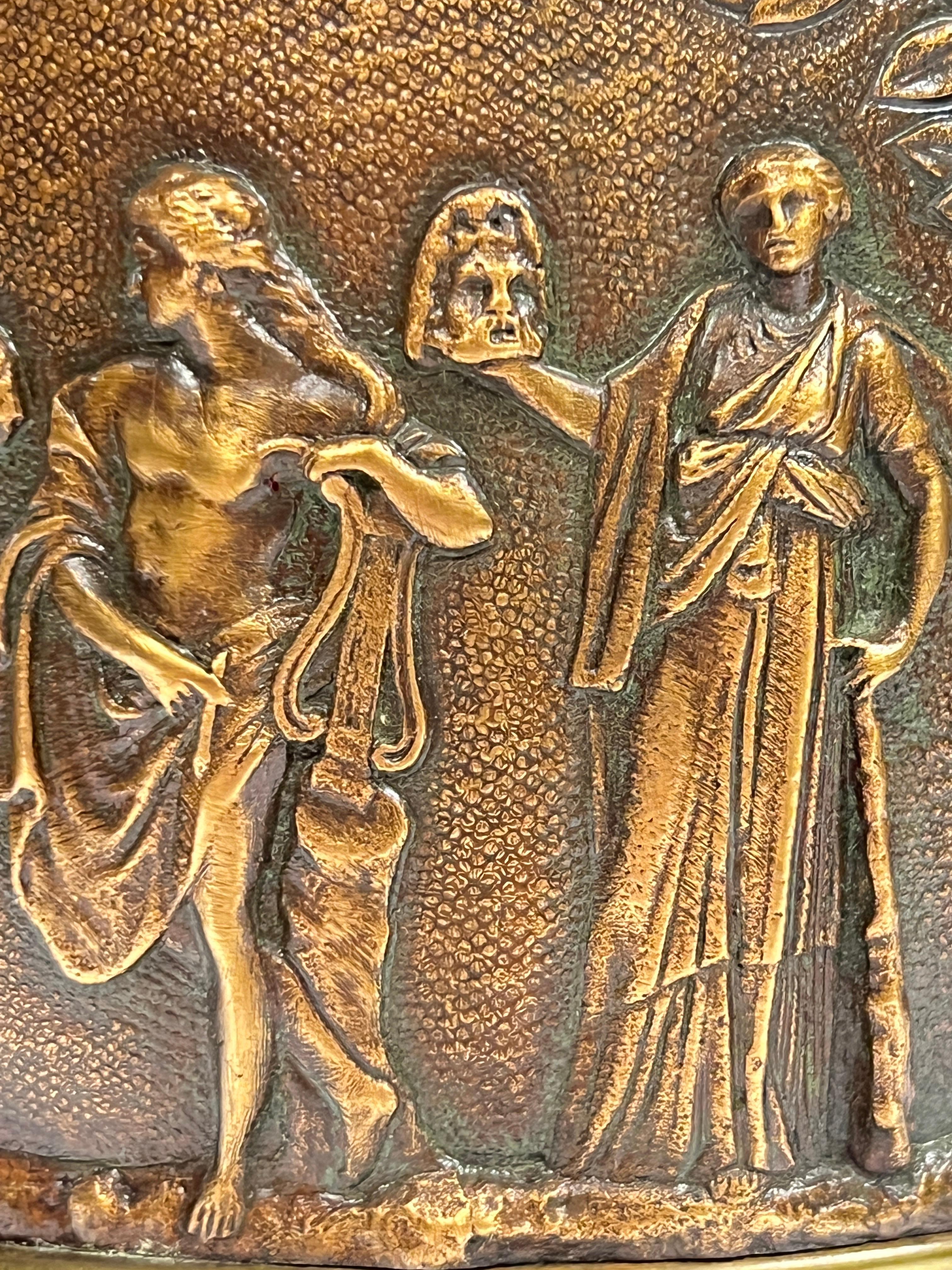 Paire de vases anciens en bronze patiné de style néoclassique romain en vente 5