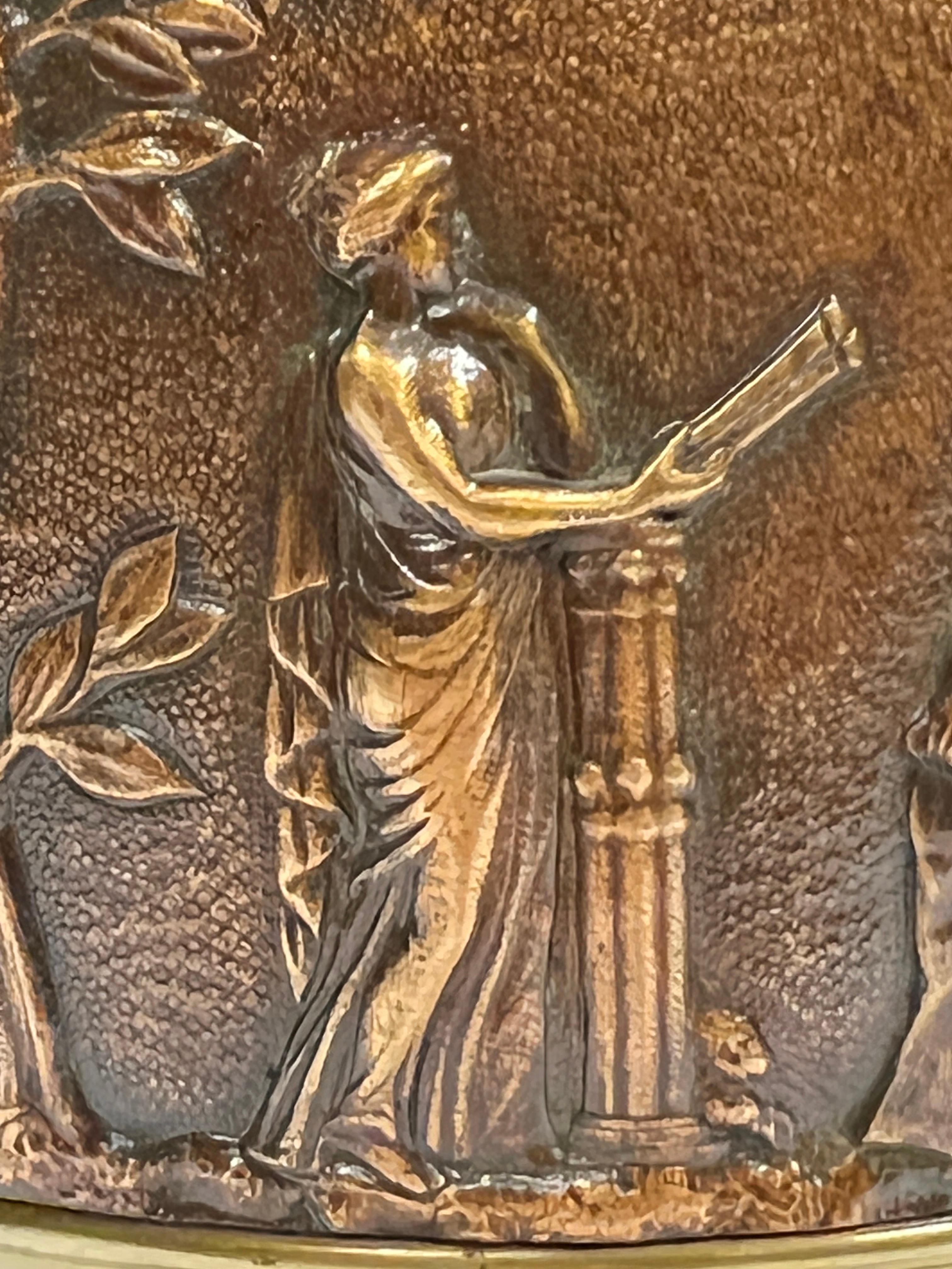 Paire de vases anciens en bronze patiné de style néoclassique romain en vente 6