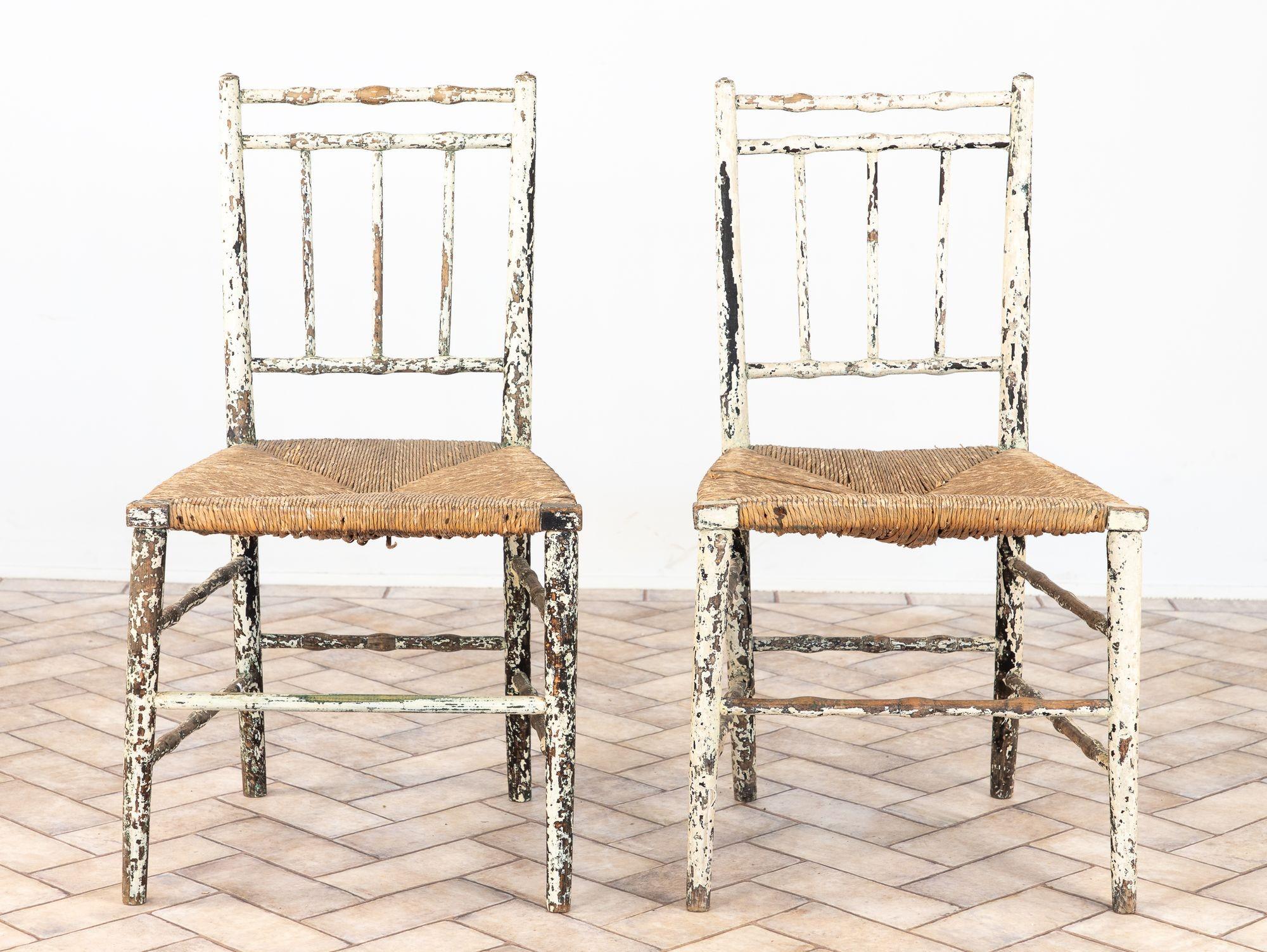 Anglais Paire de chaises de salle à manger anciennes à siège en jonc, Angleterre, années 1920 en vente