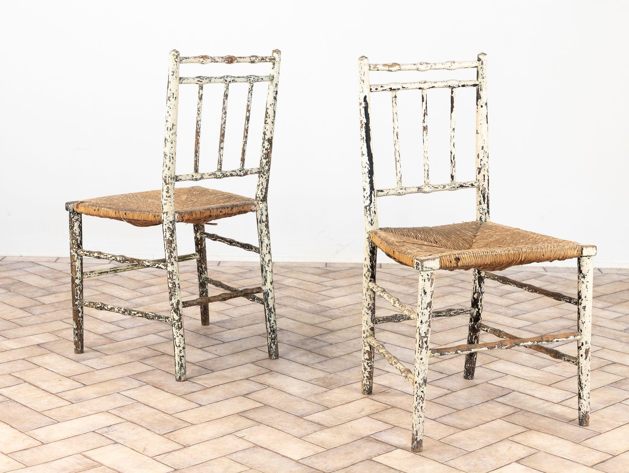 Paire de chaises de salle à manger anciennes à siège en jonc, Angleterre, années 1920 en vente 1