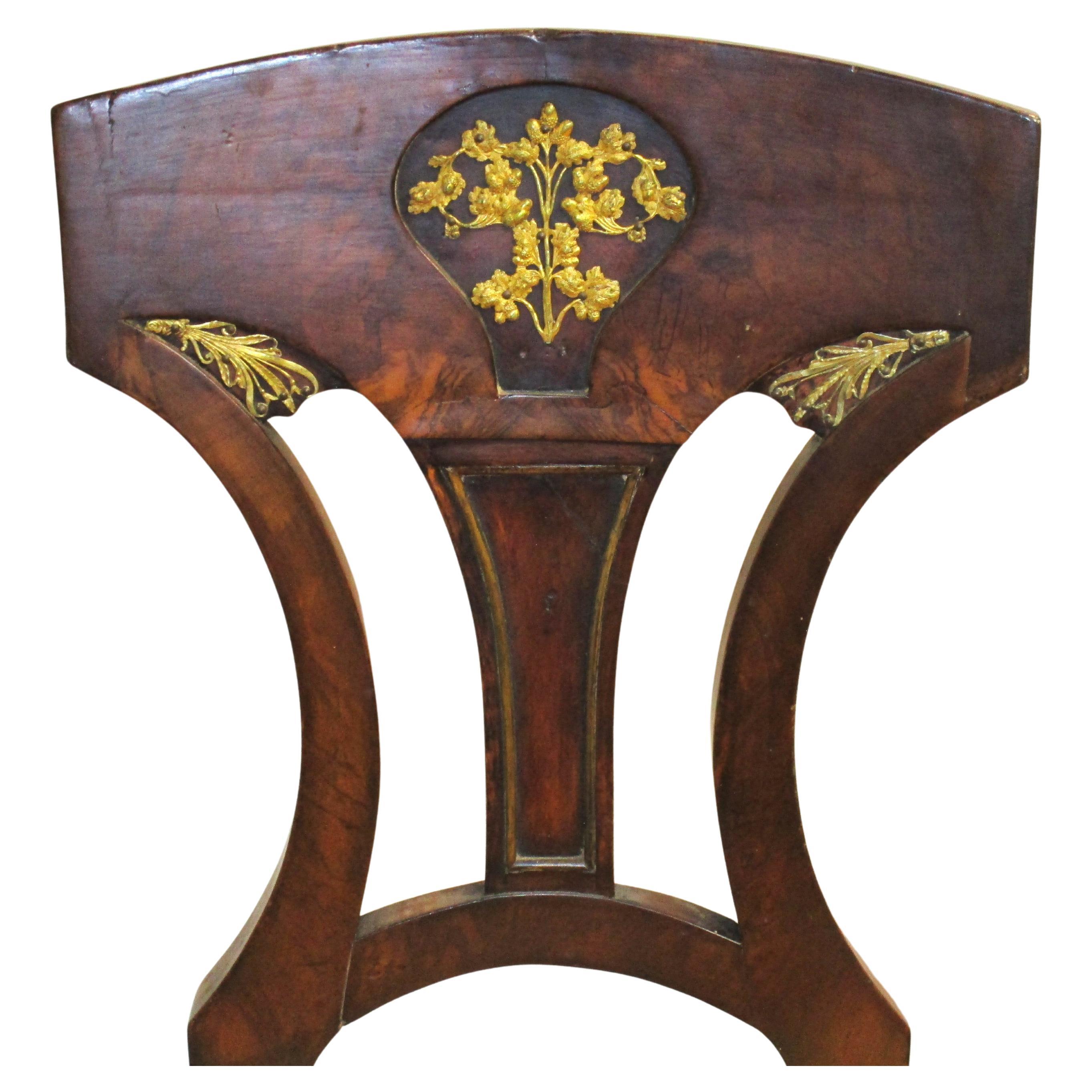 Intagliato a mano Coppia di poltrone dell'Impero russo con montatura in ormù, circa 1820-1830 in vendita