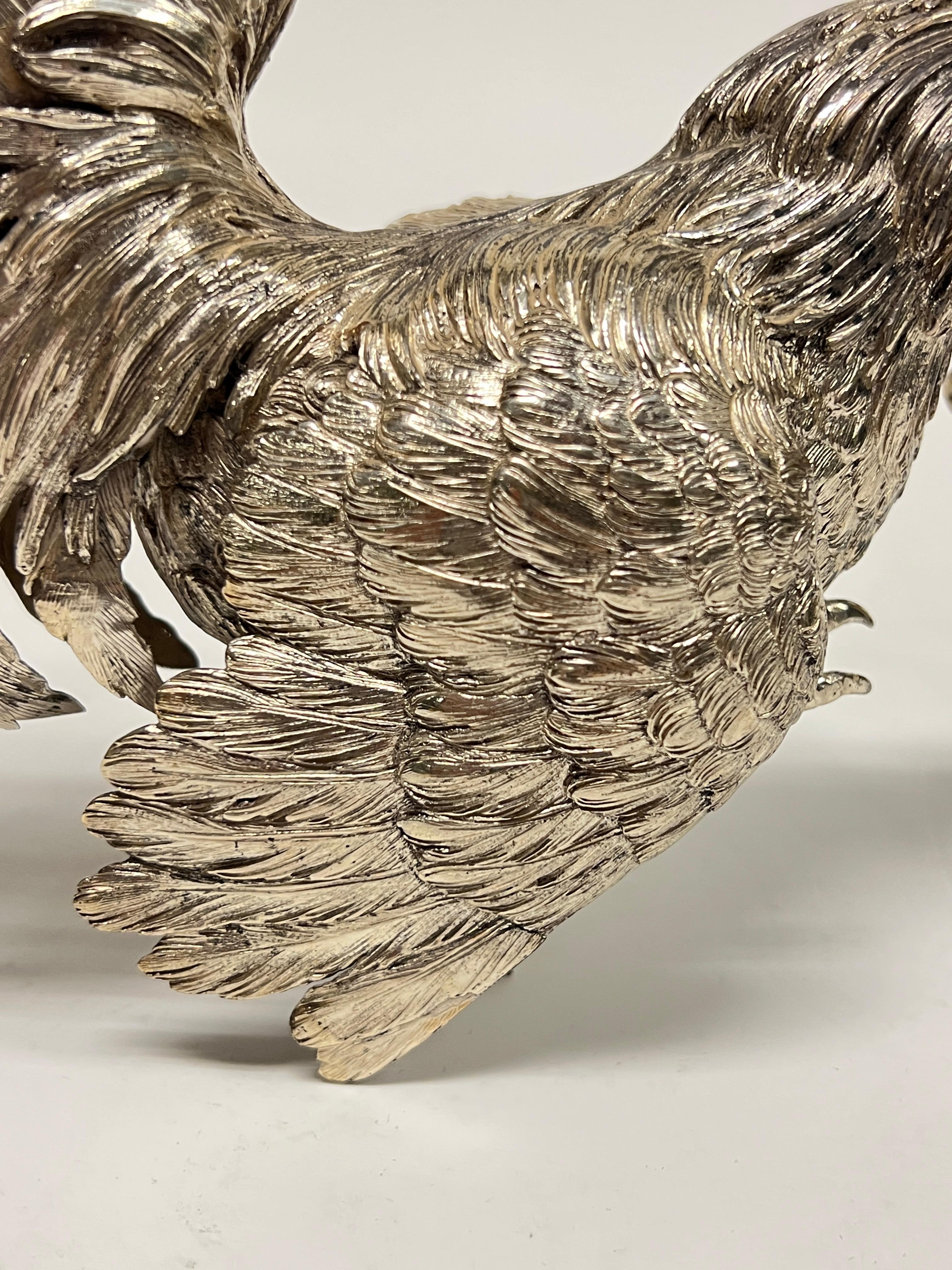 Pareja de Figurillas / Esculturas de Gallo de Plata Antiguas en venta 11