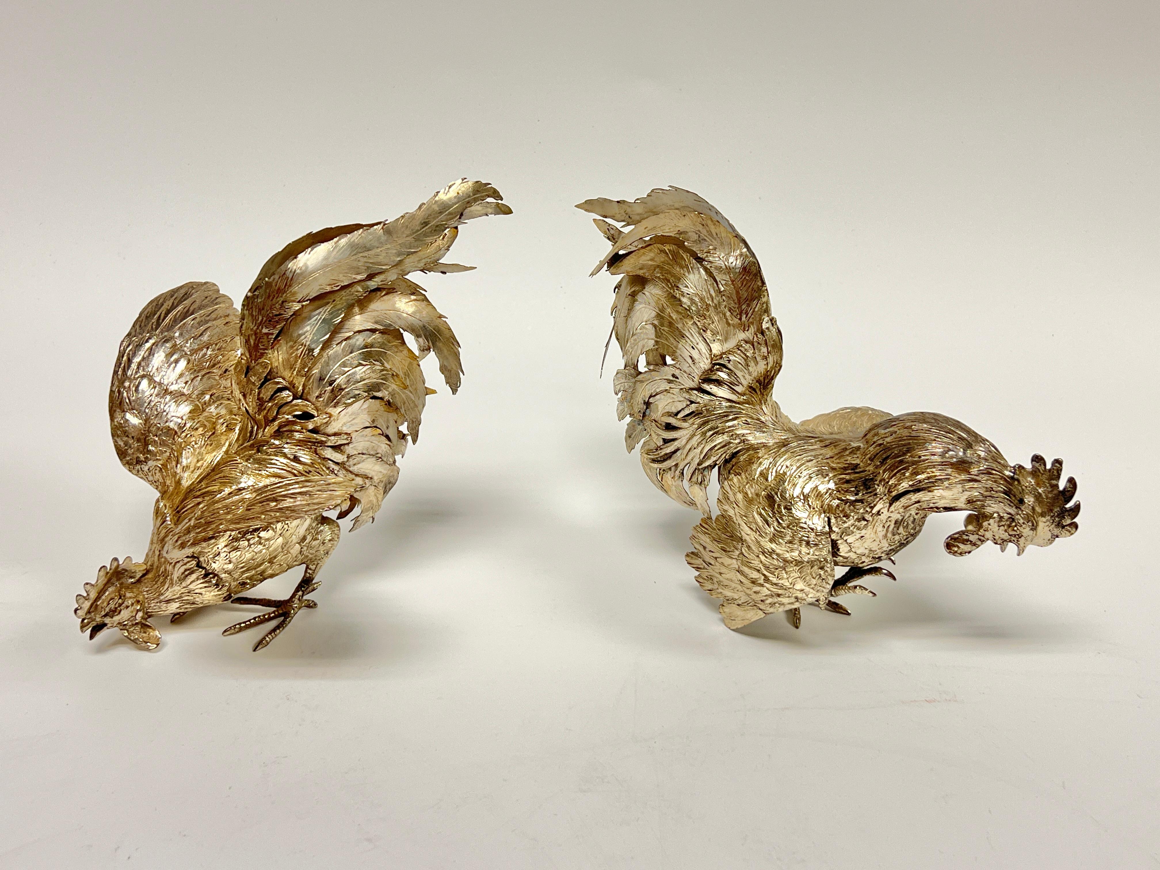 Pareja de Figurillas / Esculturas de Gallo de Plata Antiguas en Bueno estado para la venta en New York, NY