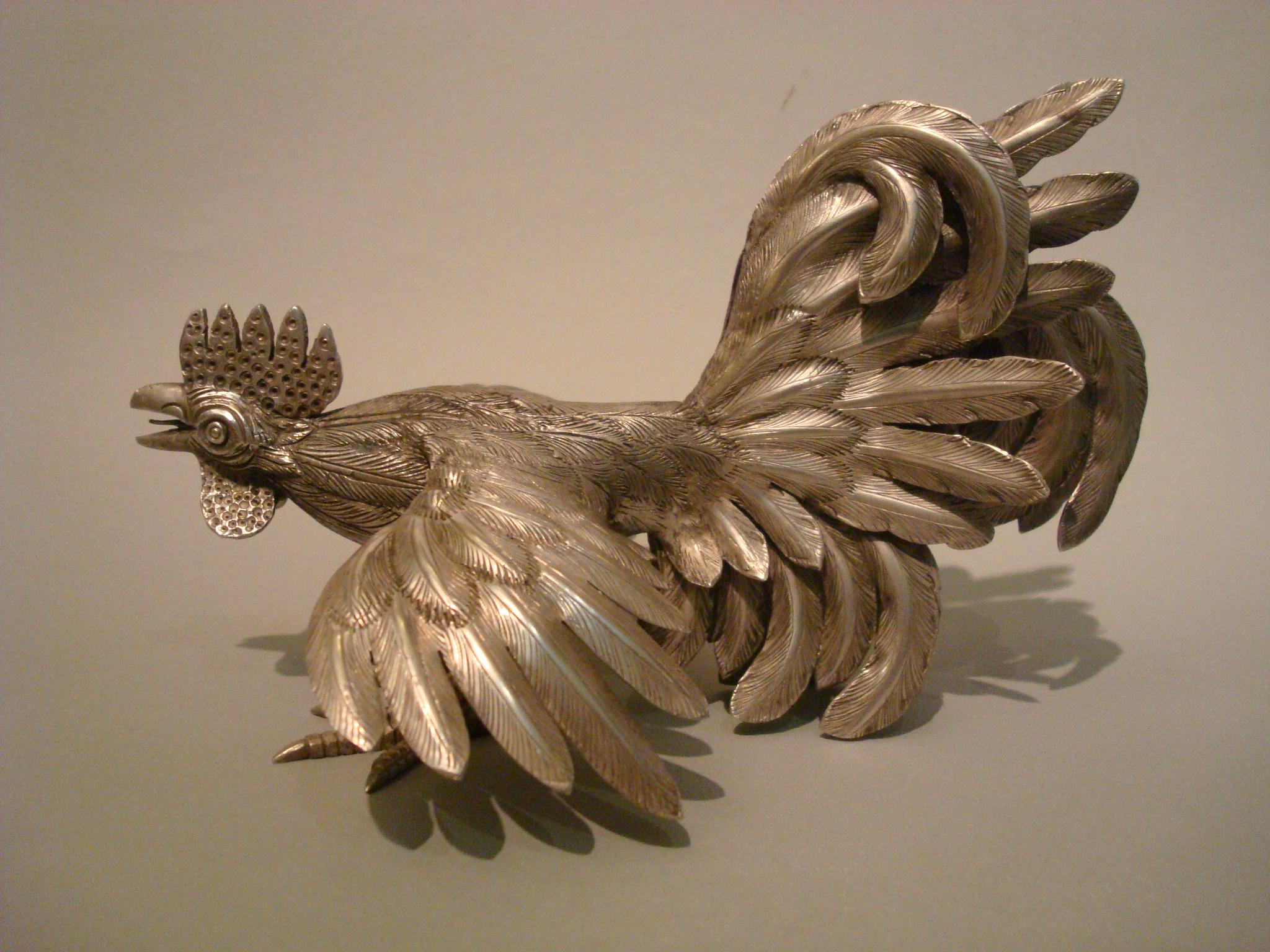 Pair of Antique Solid Silver Cockerels or Roosters in an Attitude of Fighting In Good Condition For Sale In Buenos Aires, Olivos