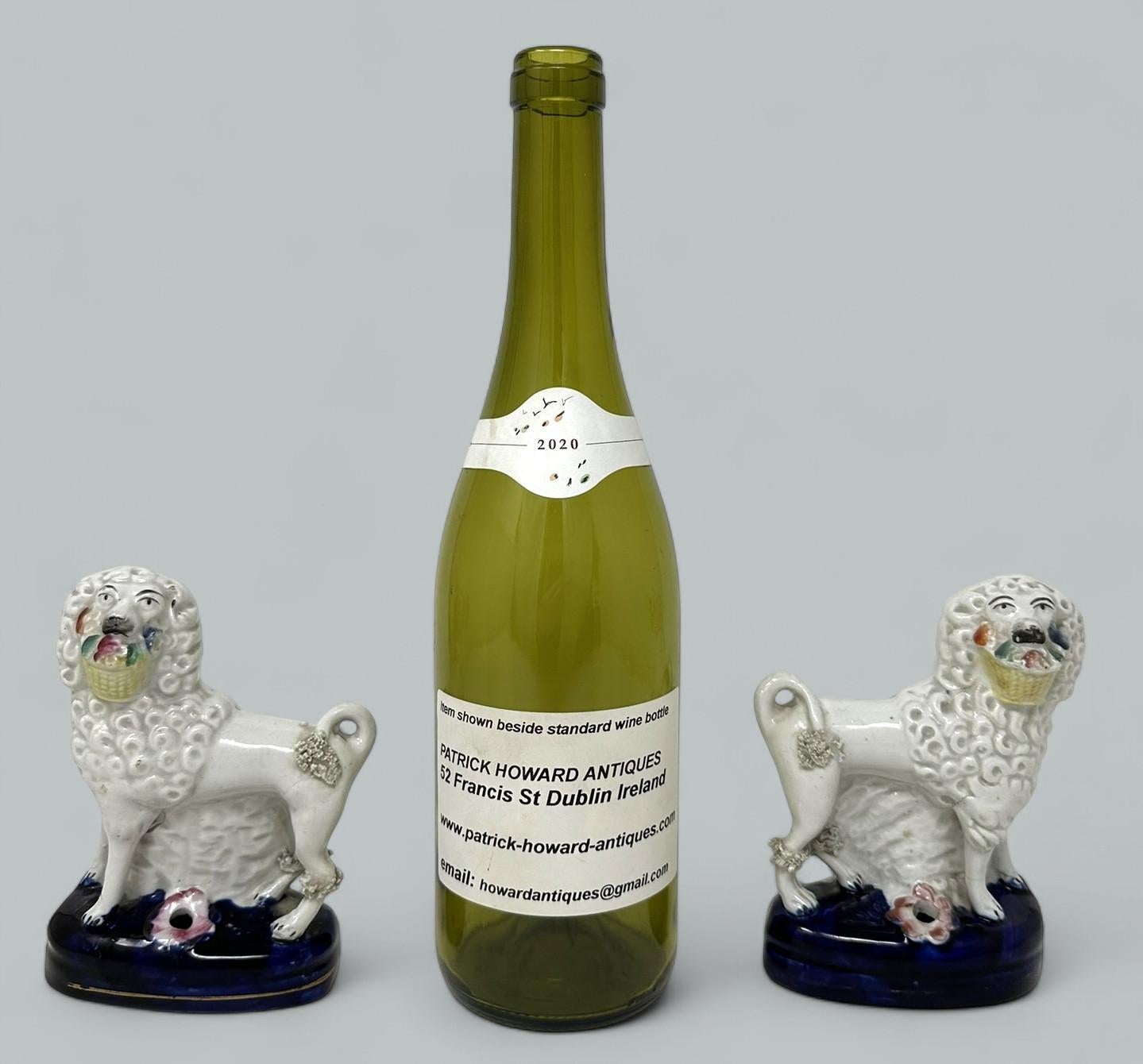 Paar antike Staffordshire Porzellan Pudel Hunde Federkielhalter 19. im Angebot 2