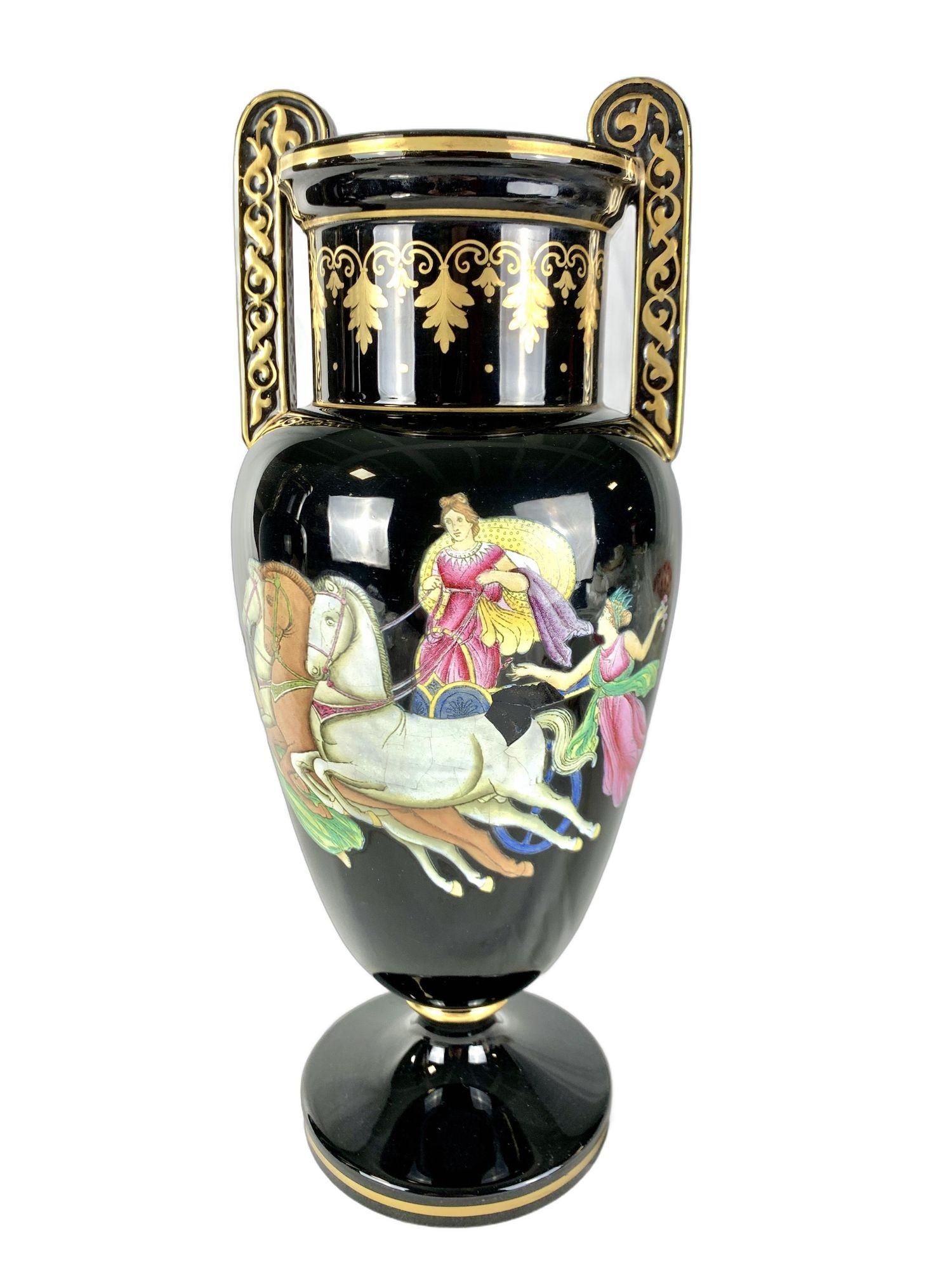 Pair Antique Staffordshire Pottery Vases Zeus & Hera with Chariots Circa 1880 In condizioni ottime in vendita a Katonah, NY