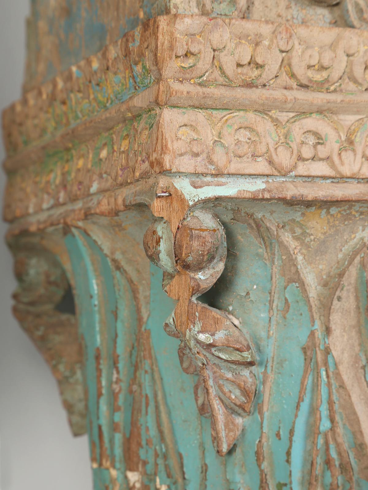 Paar antike Teakholzsäulen aus Indien in alter Farbe 4