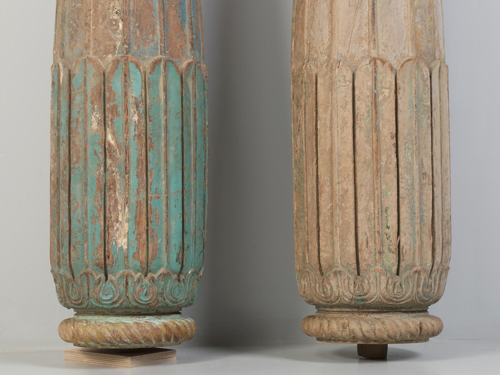 Paar antike Teakholzsäulen aus Indien in alter Farbe 9
