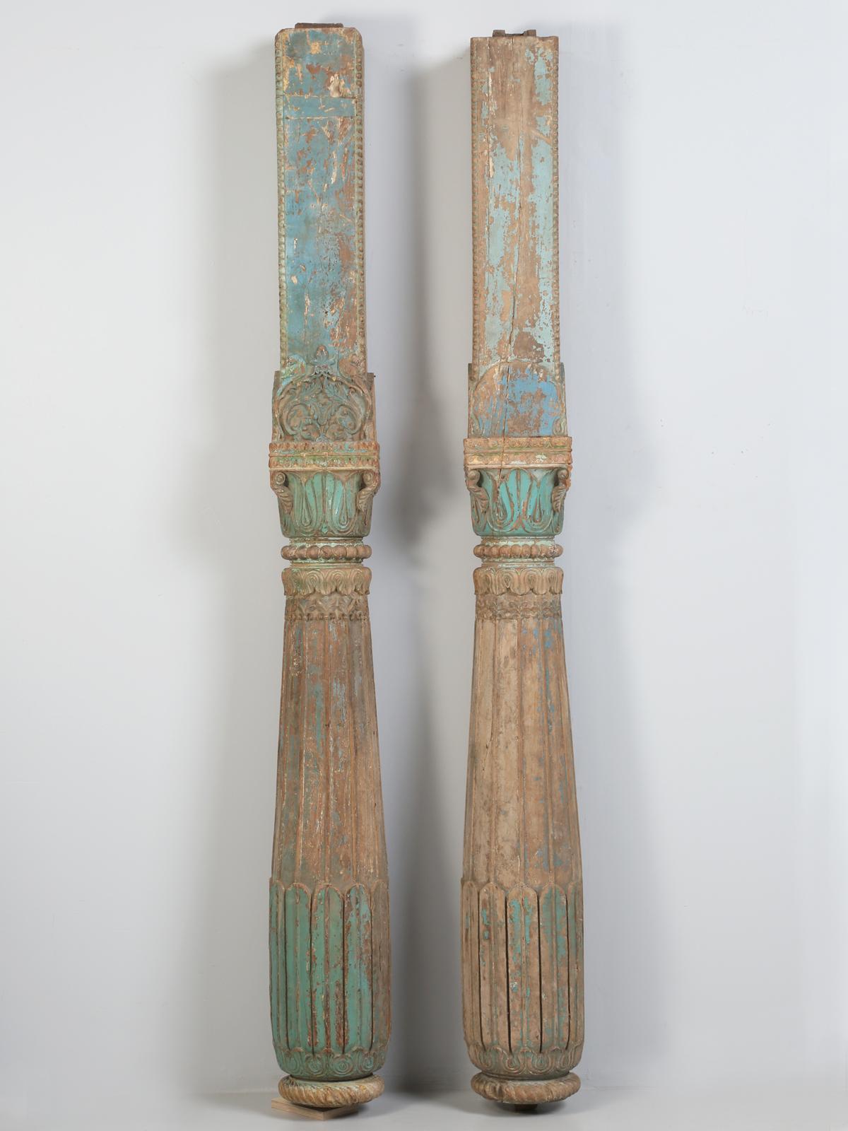 Paar antike Teakholzsäulen aus Indien in alter Farbe 11