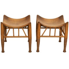 Par de taburetes antiguos de estilo «Egyptian Revival» y «Arts & Crafts» de Tebas, de Liberty & Co, 1900