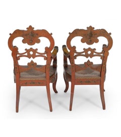 Paire de fauteuils cannés anciens décorés en laque vénitienne et chinoiserie