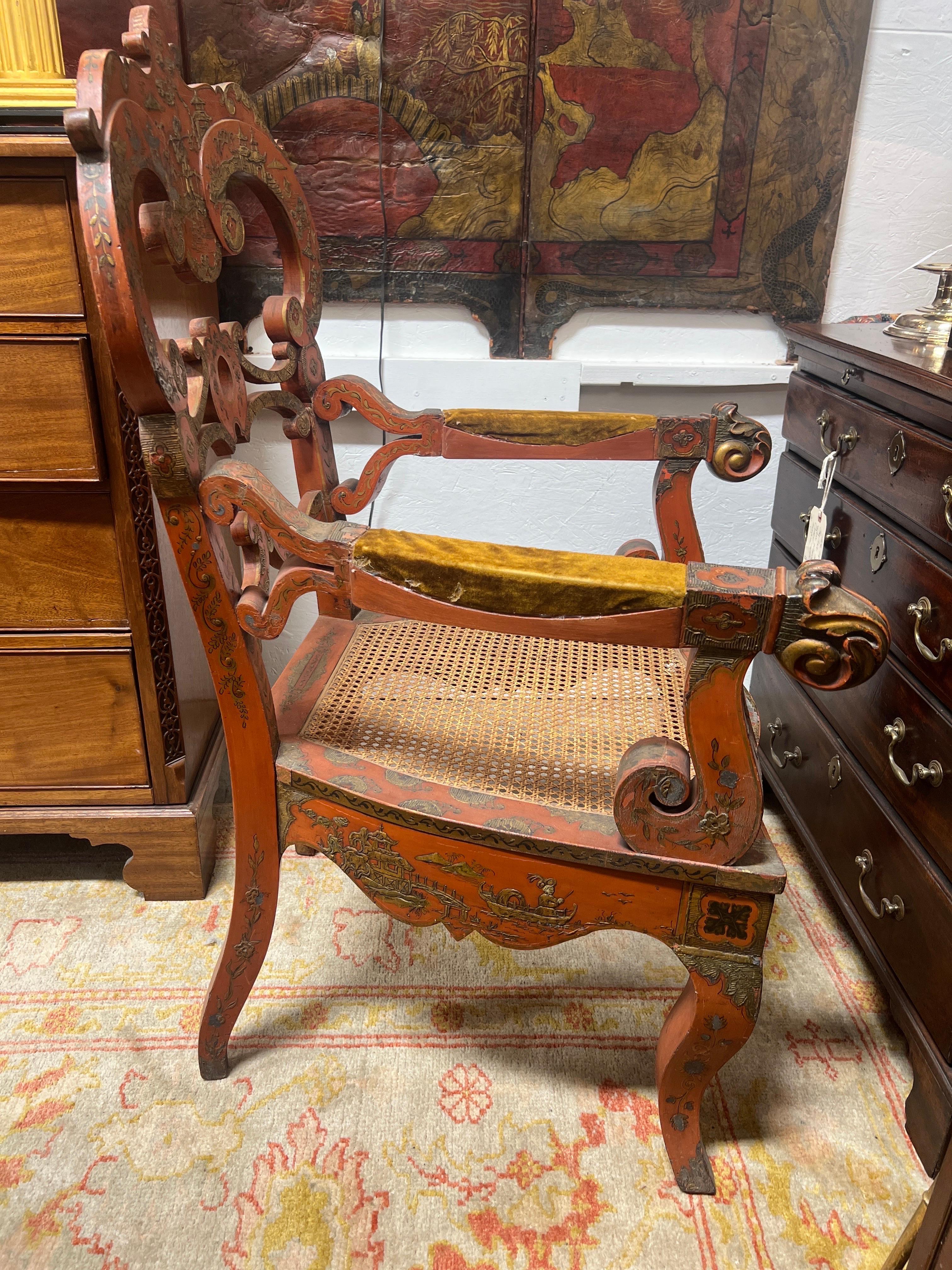 Paire de fauteuils cannés anciens décorés en laque vénitienne et chinoiserie  en vente 2