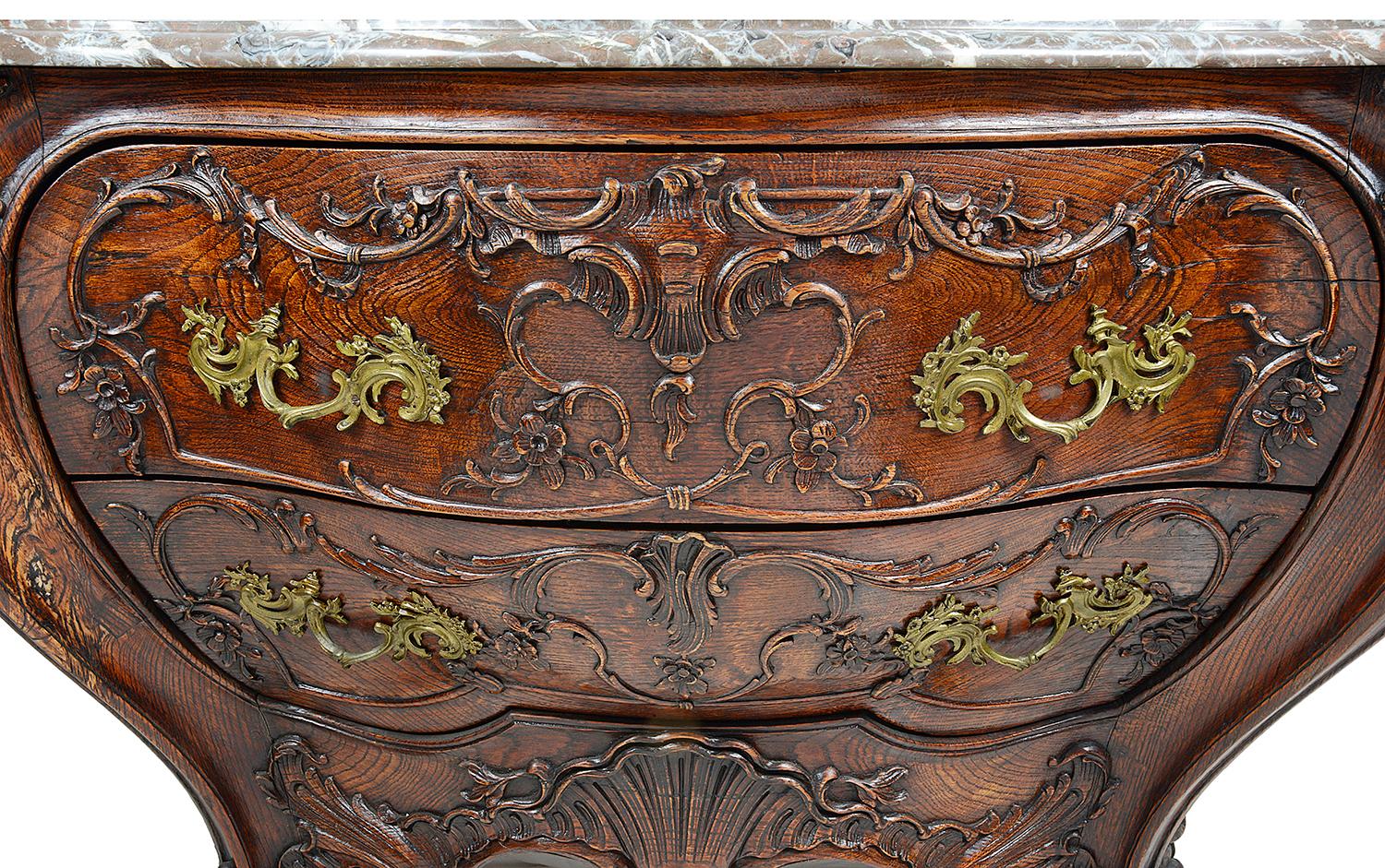 Carved Pair of 18th Century style Venetian Commodes For Sale