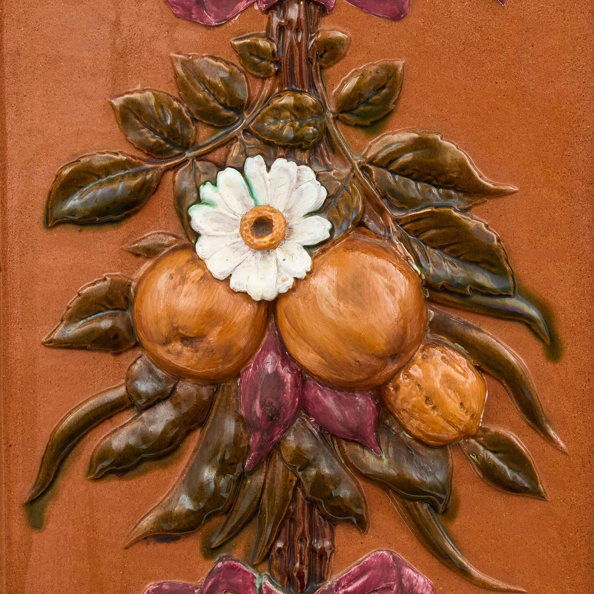 XIXe siècle Paire de guéridons anciens en majolique de Minton de l'époque victorienne anglaise en vente