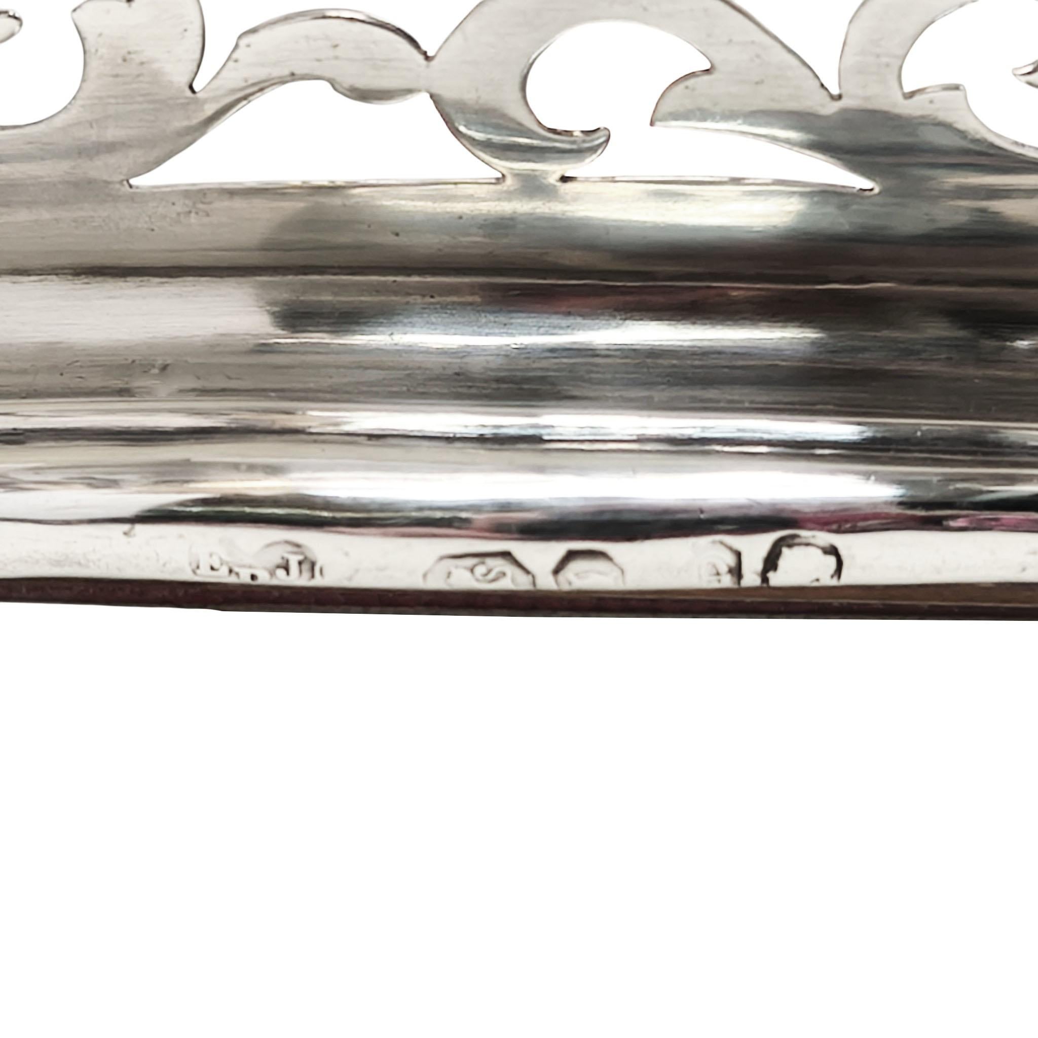 Coppia di antichi sottobicchieri vittoriani in argento per bottiglie di vino Londra Inghilterra 1850 in vendita 1