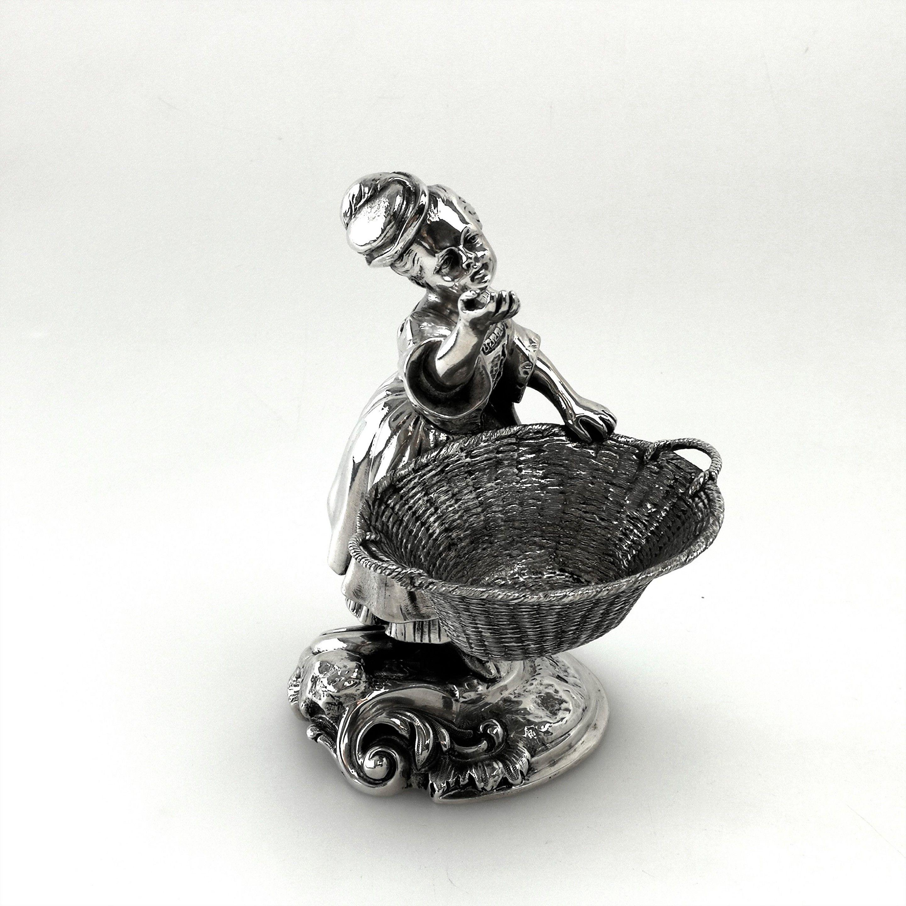 Pair of Antique Victorian Sterling Silver Boy and Girl Salts / Pinch Pots 1899 In Good Condition For Sale In London, GB