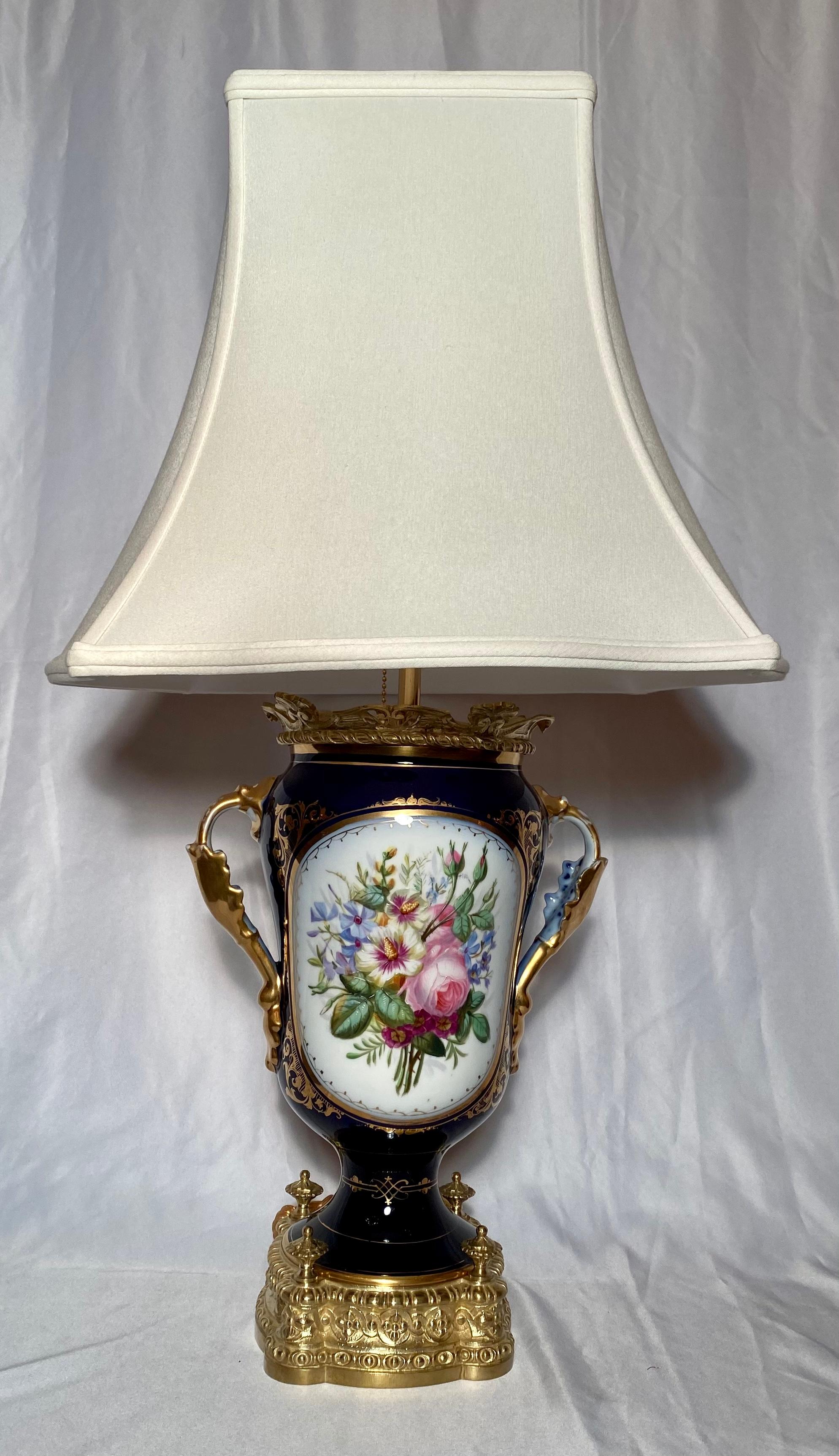 Paire de lampes anciennes en porcelaine de Vieux Paris, vers 1880 Bon état - En vente à New Orleans, LA