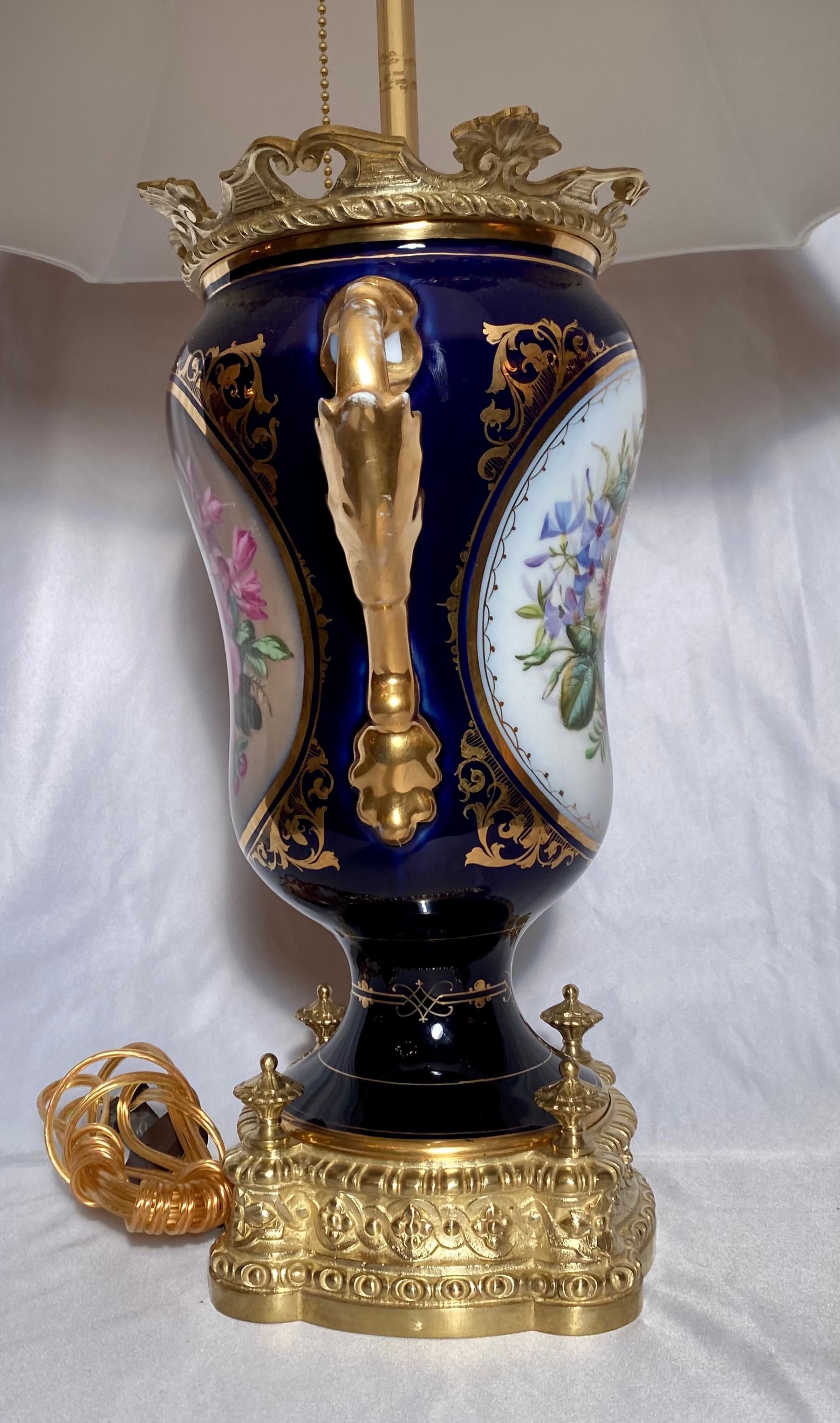 Porcelaine Paire de lampes anciennes en porcelaine de Vieux Paris, vers 1880 en vente
