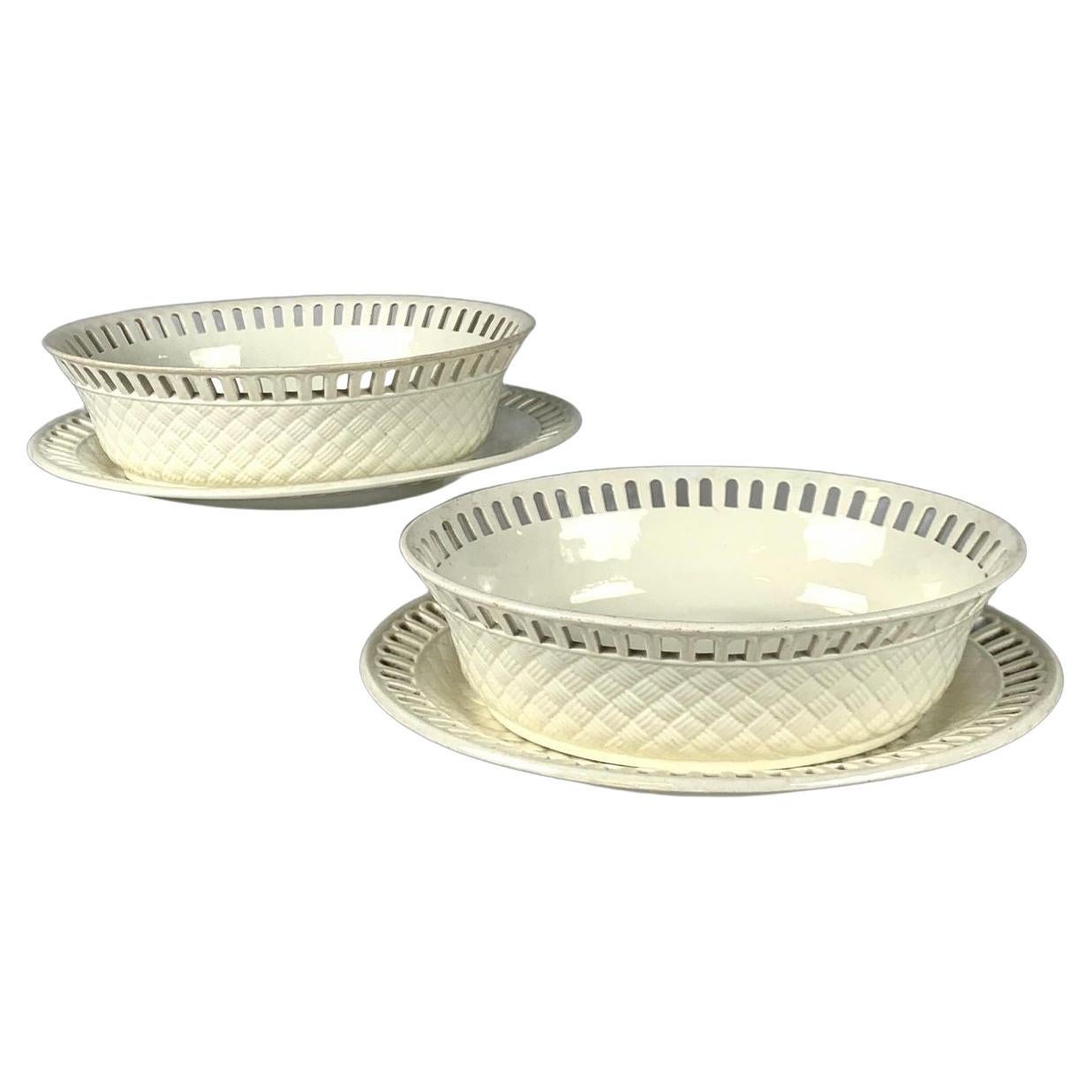 Par de cestas y soportes antiguos de Wedgwood Inglaterra Circa 1840