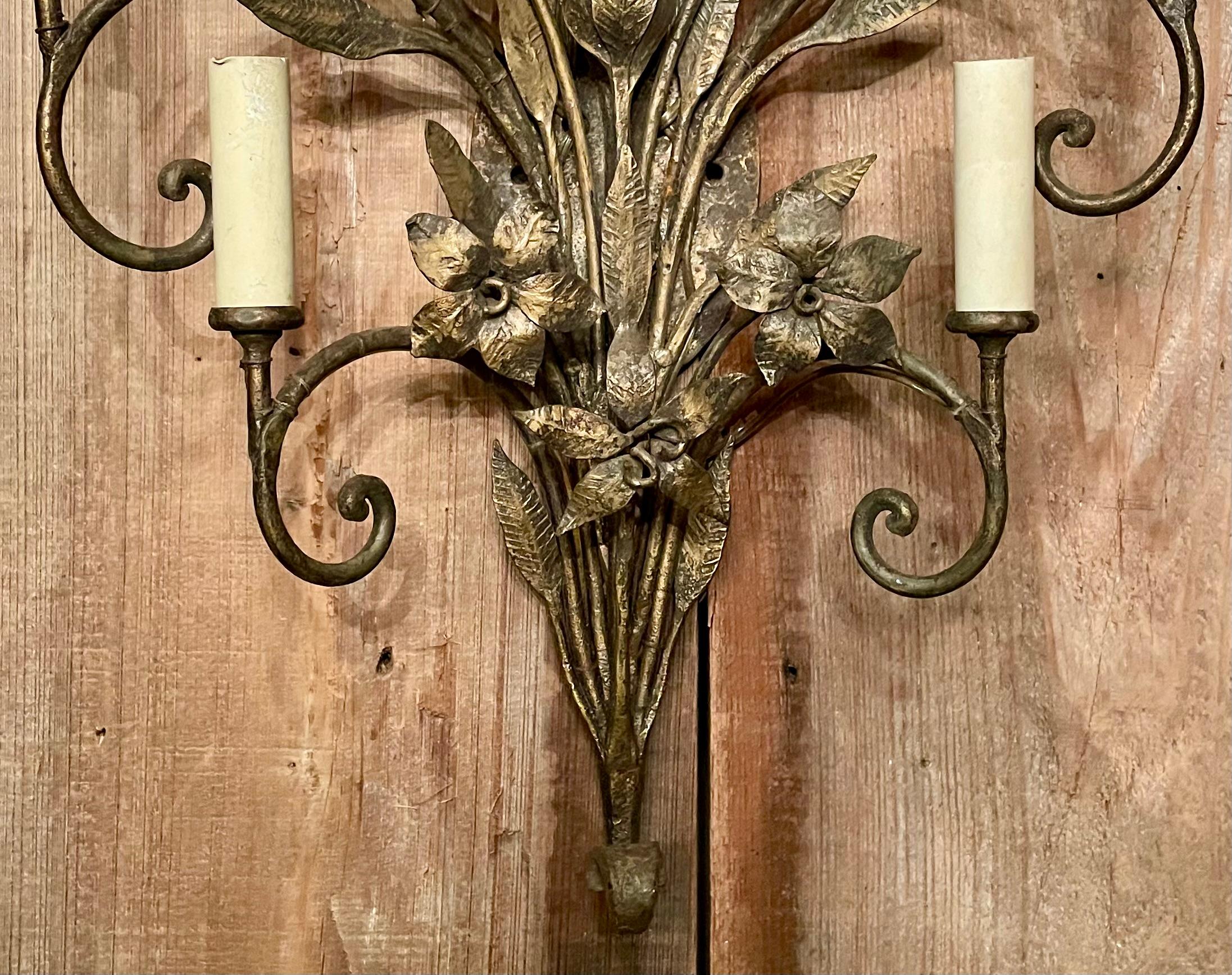 Pair Antique Wrought Iron Wall Lights, Circa 1910-1920. In Good Condition For Sale In New Orleans, LA