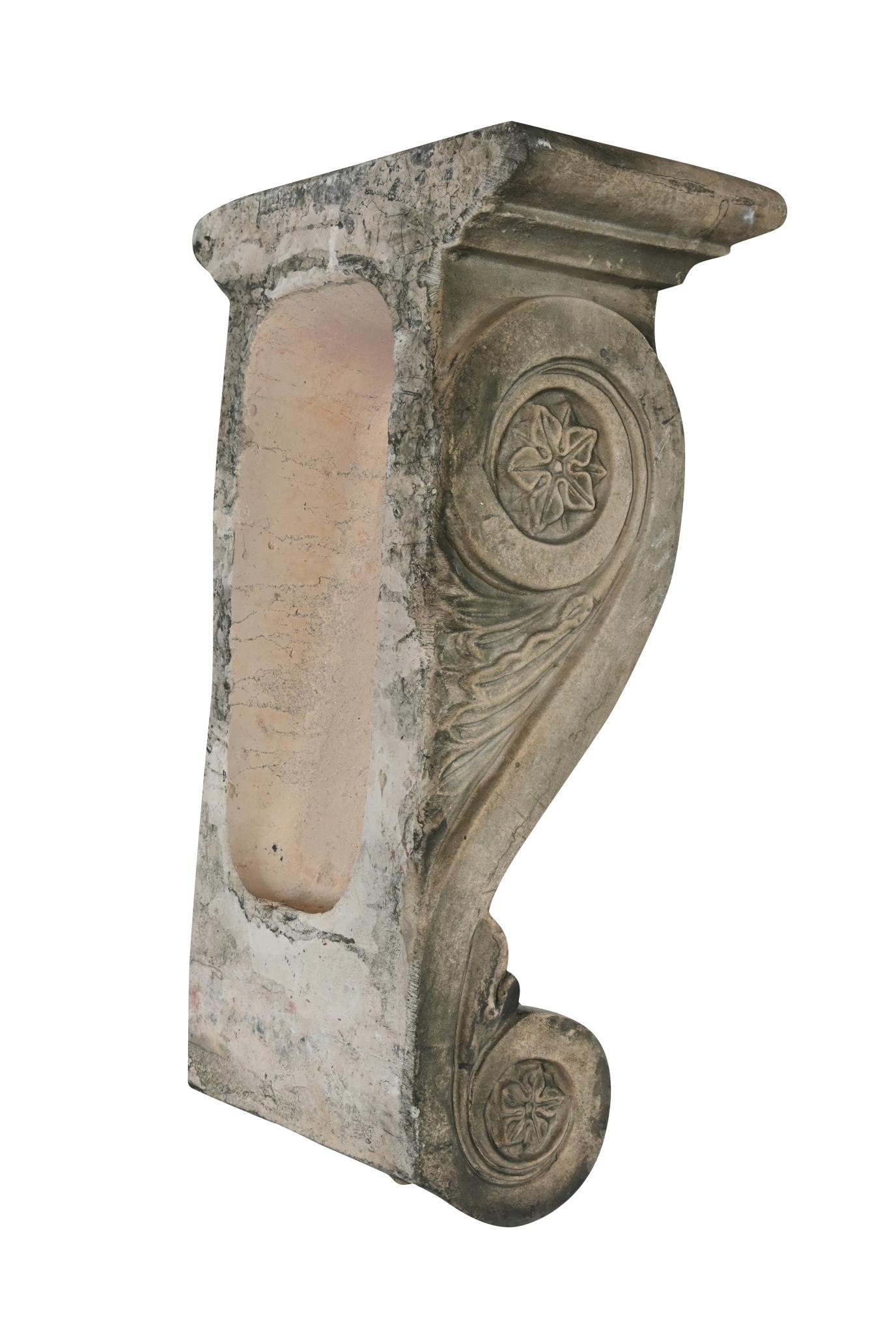 Architektonische Korbel-Garten-Wandhalterungen aus gotischem Stein, Paar im Zustand „Gut“ im Angebot in Potters Bar, GB