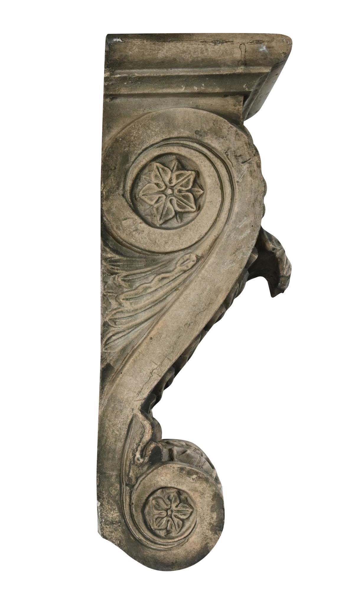Architektonische Korbel-Garten-Wandhalterungen aus gotischem Stein, Paar (Ende des 20. Jahrhunderts) im Angebot