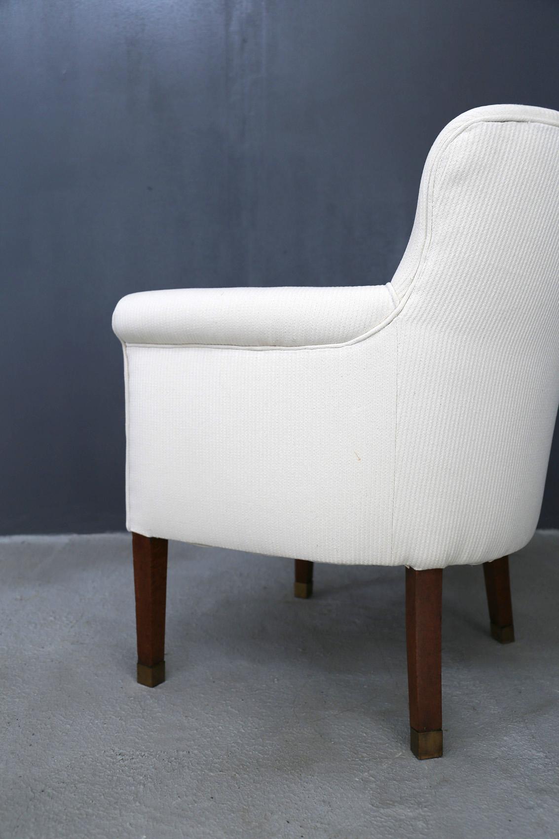 Pair of attributed to Paul Follot armchairs from 1930, French Art Deco. The set consists of two armchairs restored in a beautiful white Italian cotton. Their structure is made of briarwood. The armchairs come from a private house in Nice (FR). In