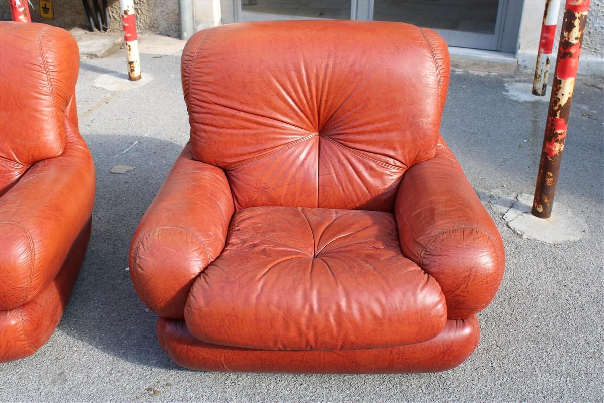 Mid-Century Modern Paire de fauteuils bulle cuir cognac design italien des années 1970  en vente
