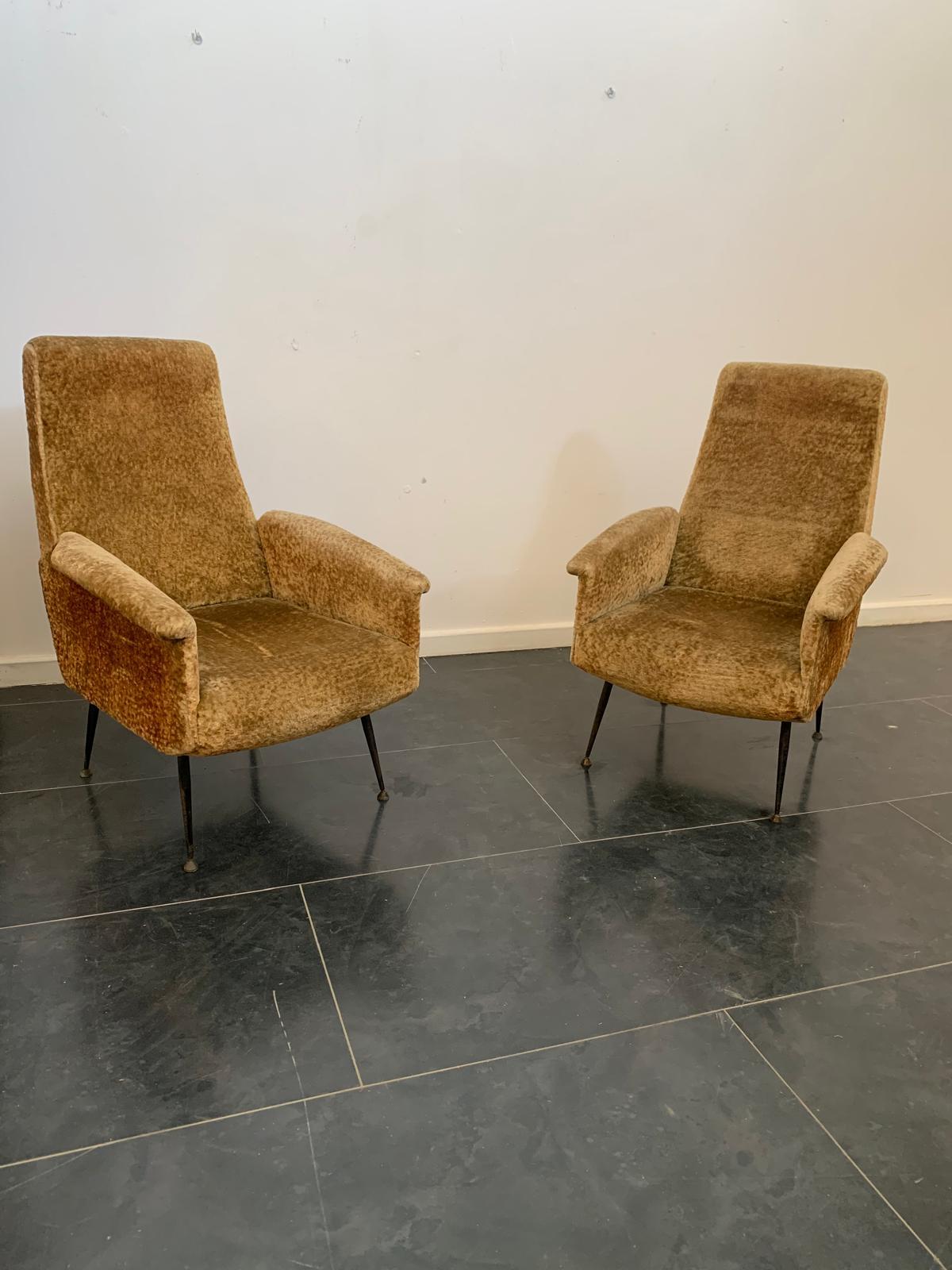 Coppia di poltrone con gambe in metallo, anni '50 in vendita 3