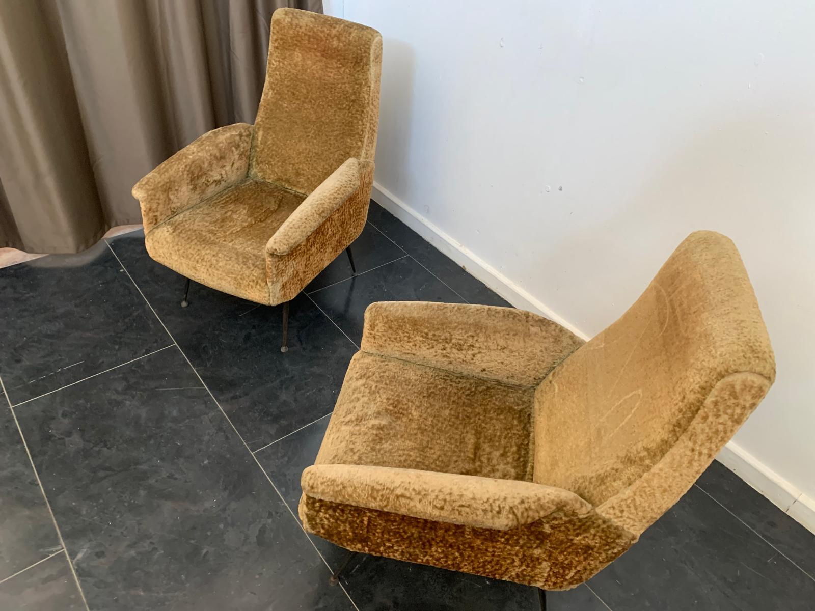 Italiano Coppia di poltrone con gambe in metallo, anni '50 in vendita