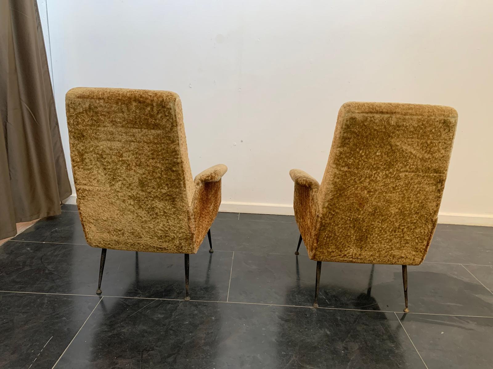 Coppia di poltrone con gambe in metallo, anni '50 In condizioni discrete in vendita a Montelabbate, PU