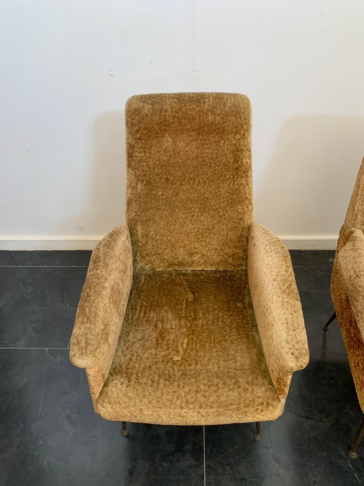 Coppia di poltrone con gambe in metallo, anni '50 in vendita 1