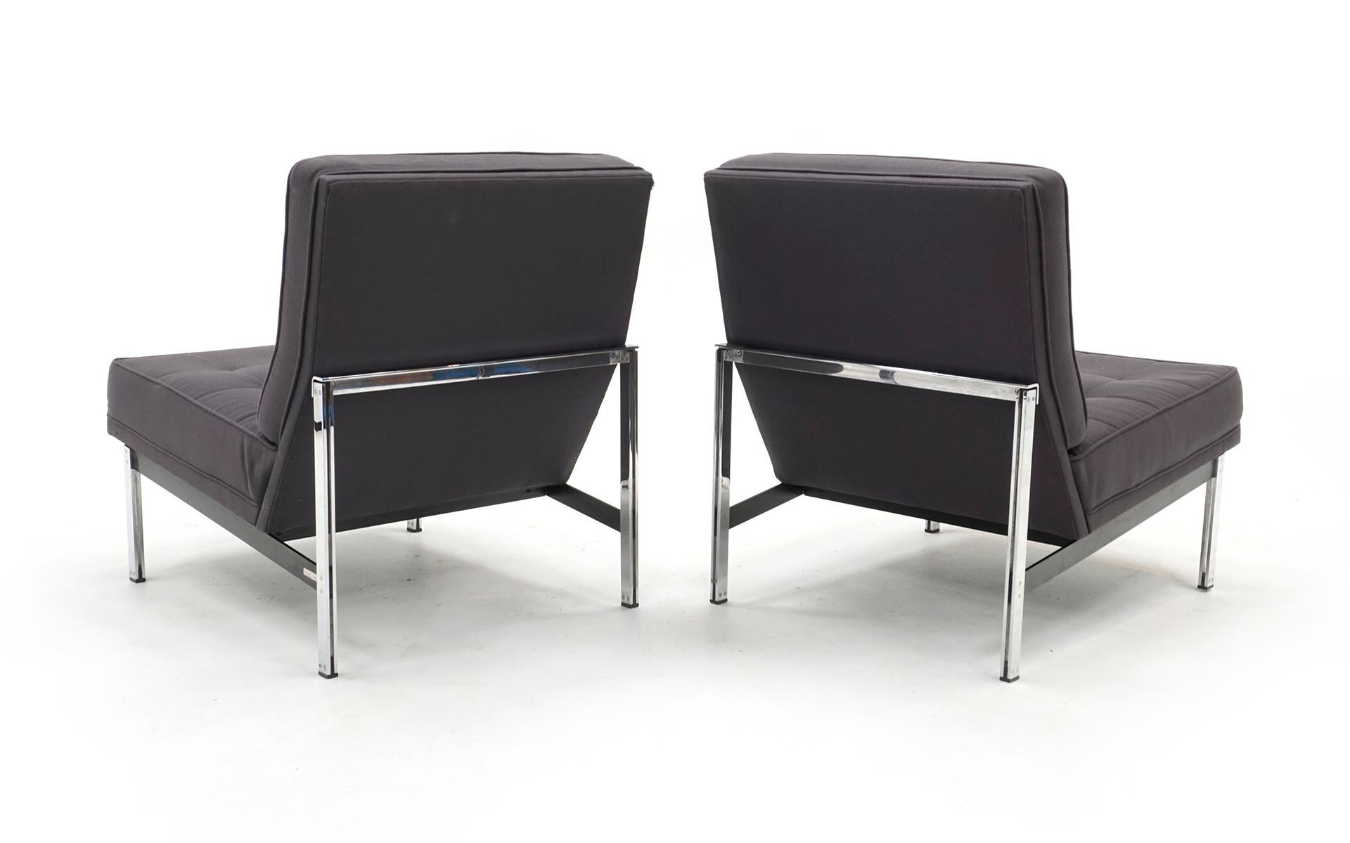 Pair of Armless Parallel Bar Lounge Chairs by Florence Knoll, Gray Fabric Chrome In Good Condition In Kansas City, MO