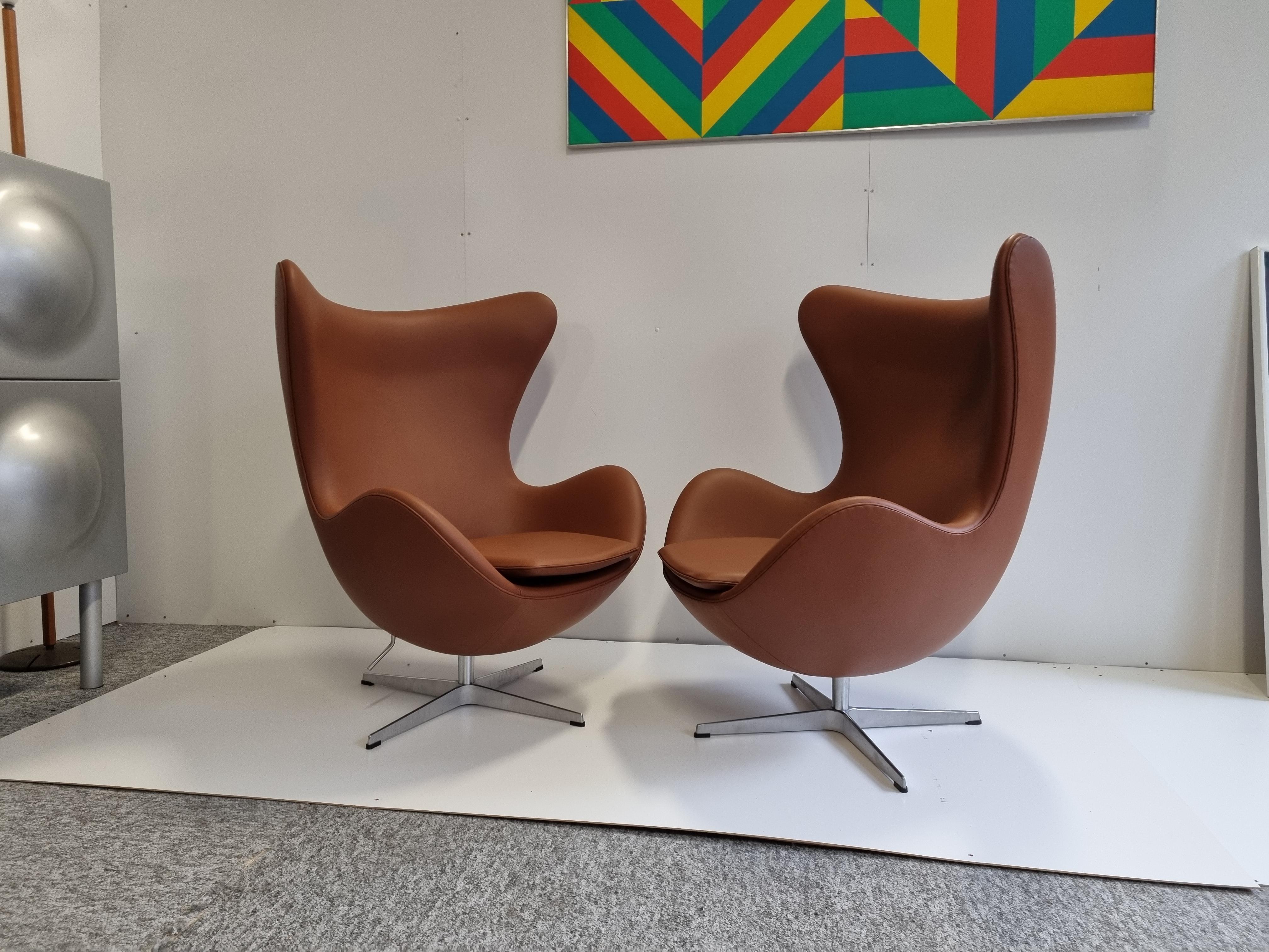 Pair Arne Jacobsen Egg Chairs by Fritz Hansen For Sale 6