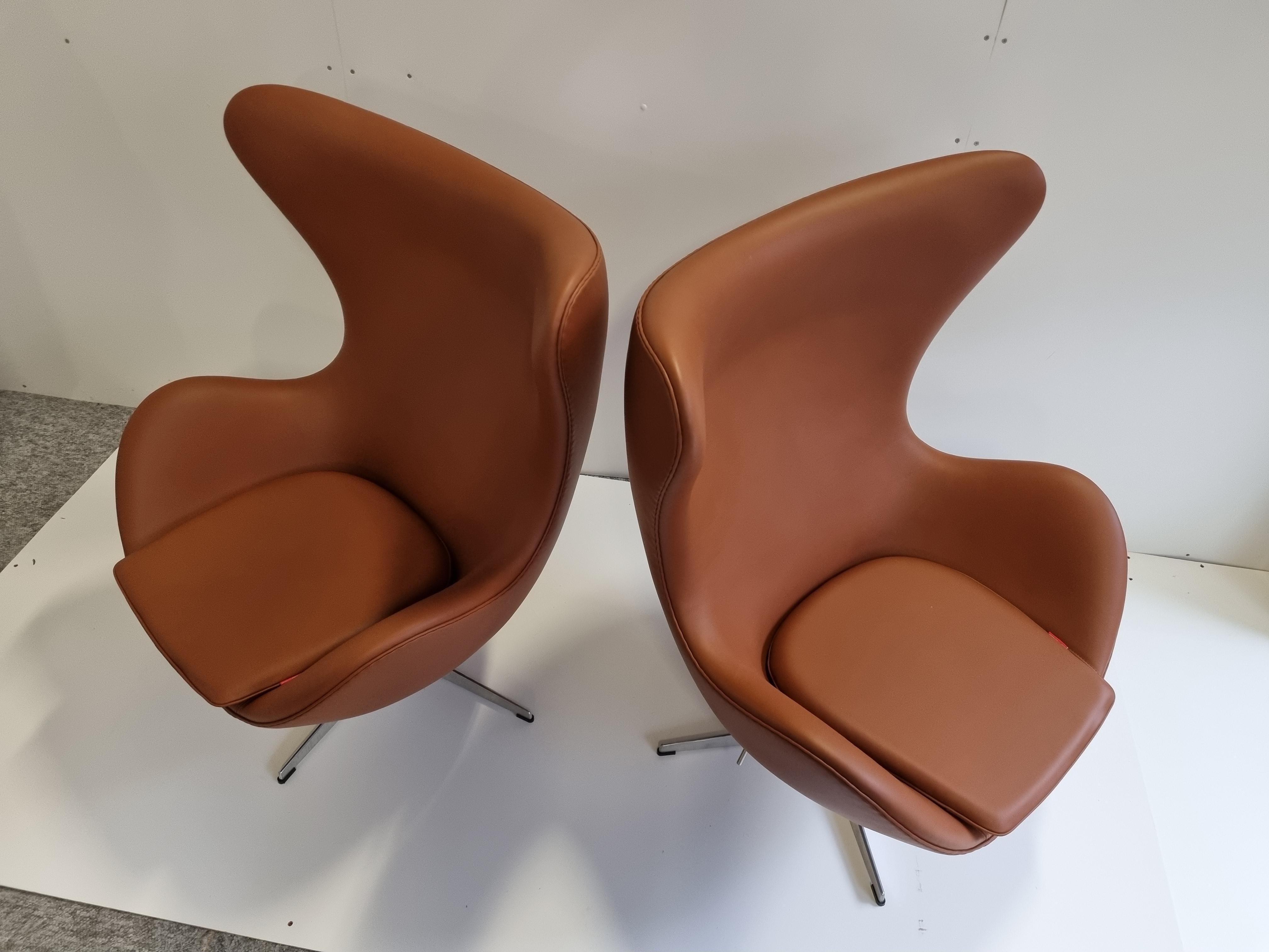 Pair Arne Jacobsen Egg Chairs by Fritz Hansen For Sale 7