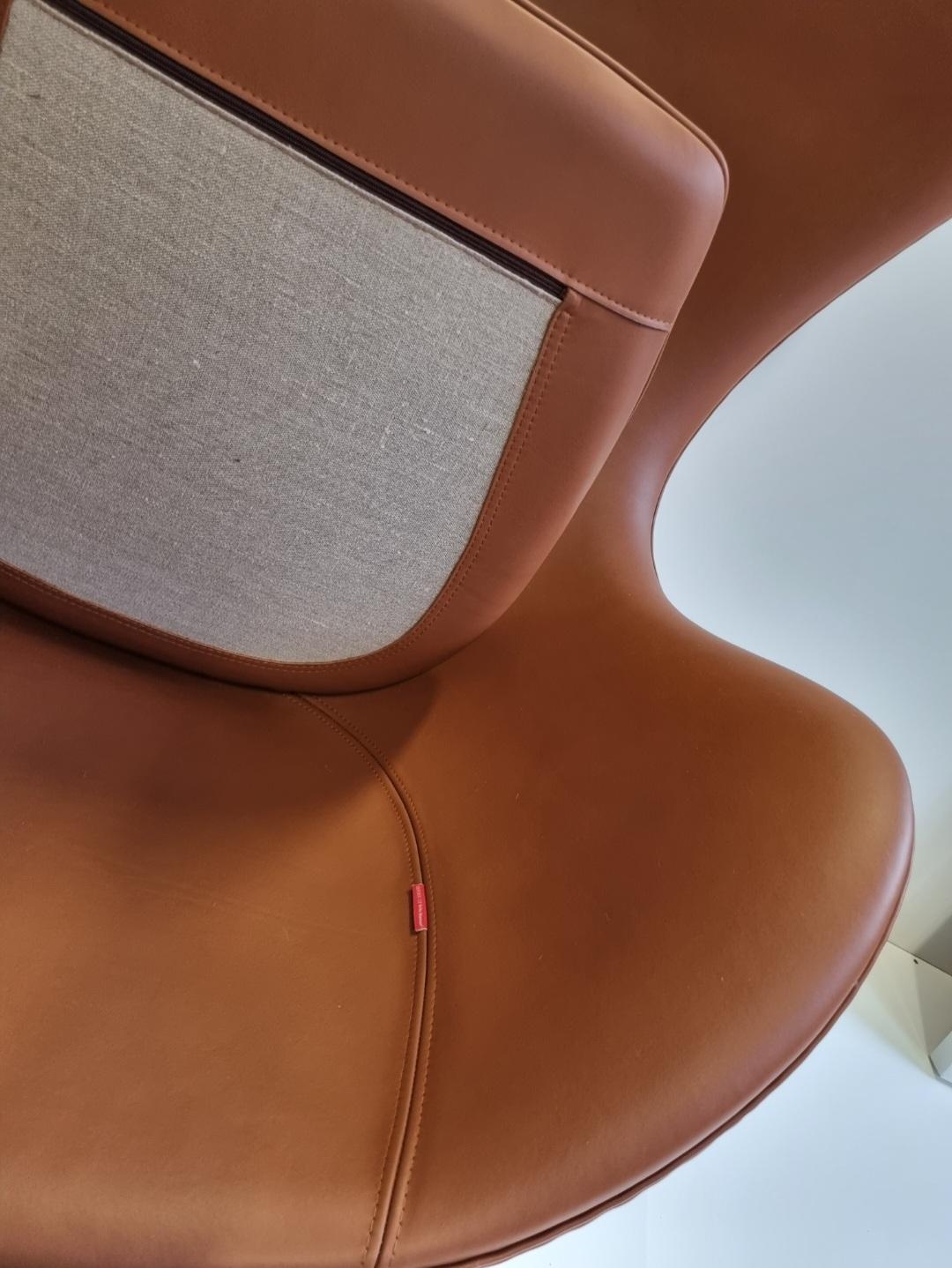 Danois Paire de chaises à œufs Arne Jacobsen de Fritz Hansen en vente