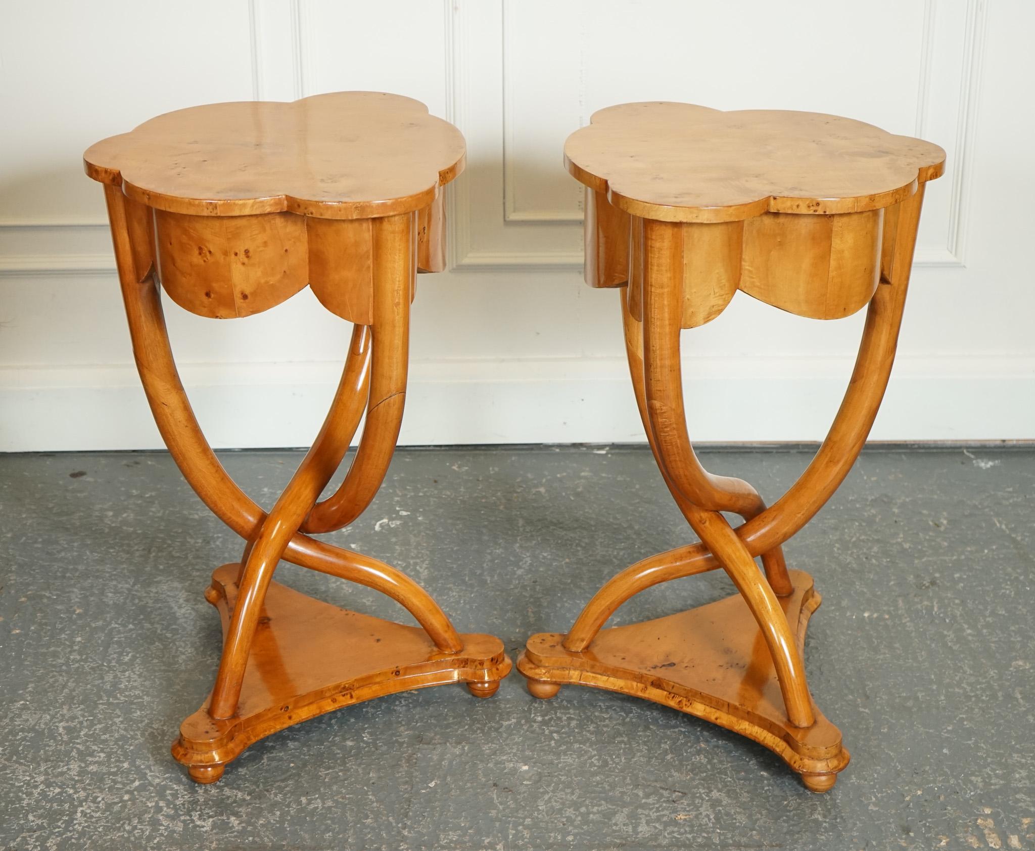 PAIR ART DECO WALNUT OCCASIONAL BEDSIDE NiGHTSTAND TABLES CURVED LEGS J1 In Good Condition In Pulborough, GB