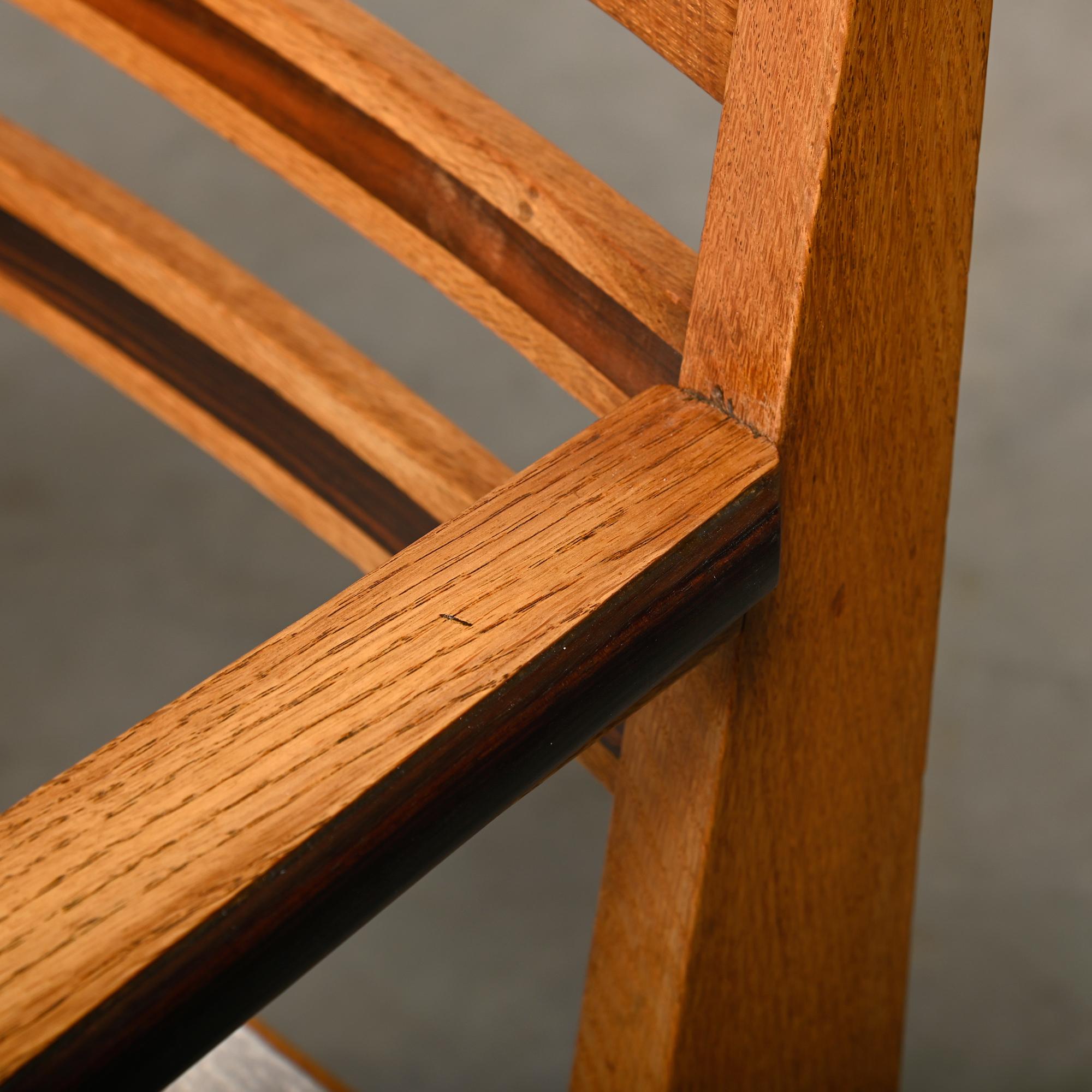 Paire de fauteuils Art Déco de l'école d'Amsterdams en chêne massif et tissu amande, années 1930 en vente 4