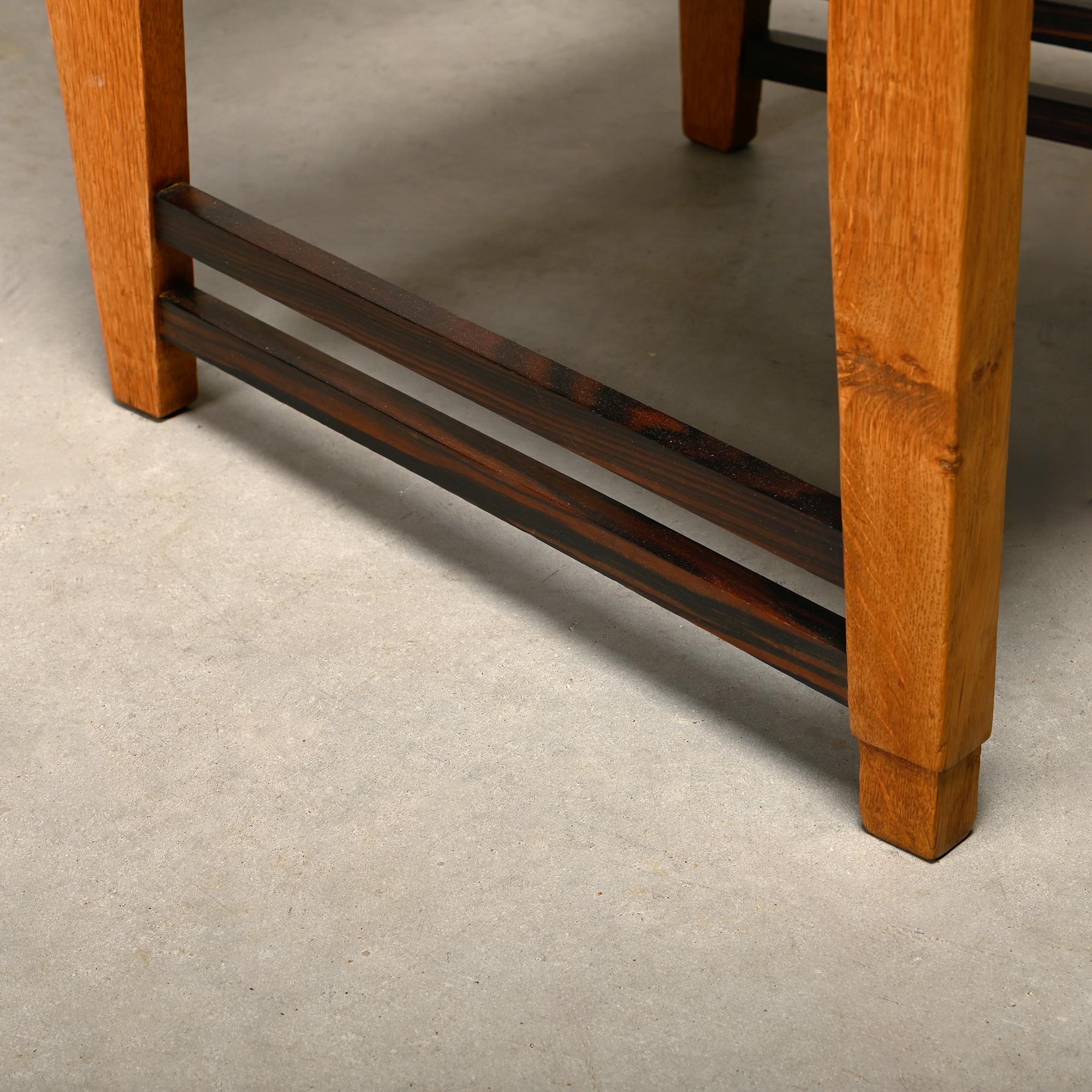 Paire de fauteuils Art Déco de l'école d'Amsterdams en chêne massif et tissu amande, années 1930 en vente 8