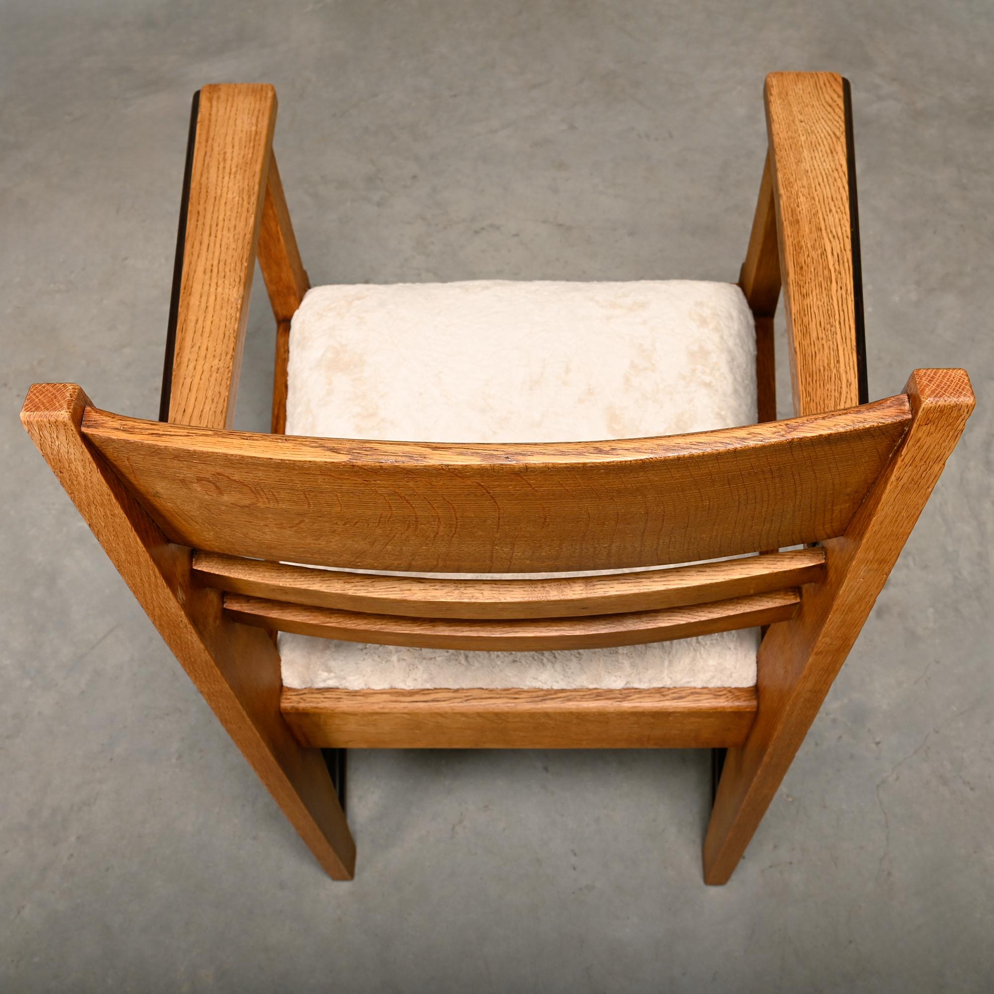 Paire de fauteuils Art Déco de l'école d'Amsterdams en chêne massif et tissu amande, années 1930 en vente 11