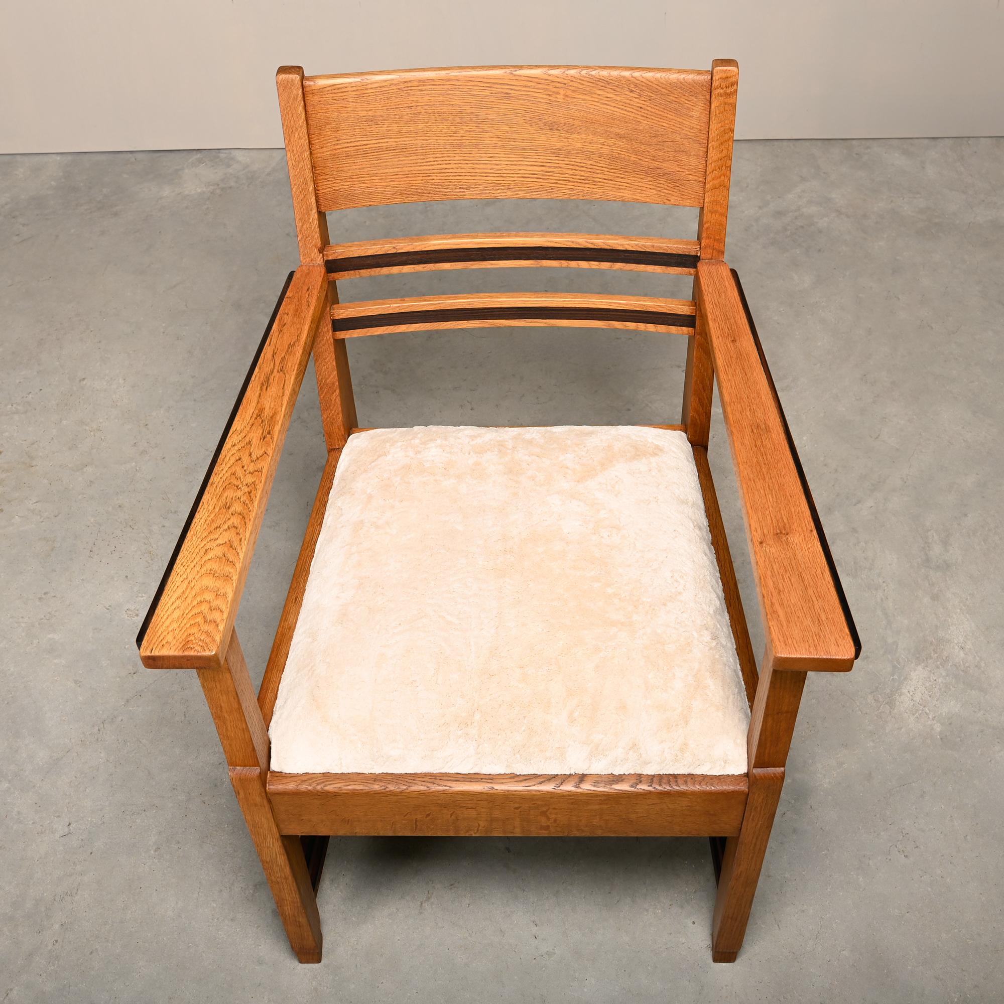 Paire de fauteuils Art Déco de l'école d'Amsterdams en chêne massif et tissu amande, années 1930 en vente 2