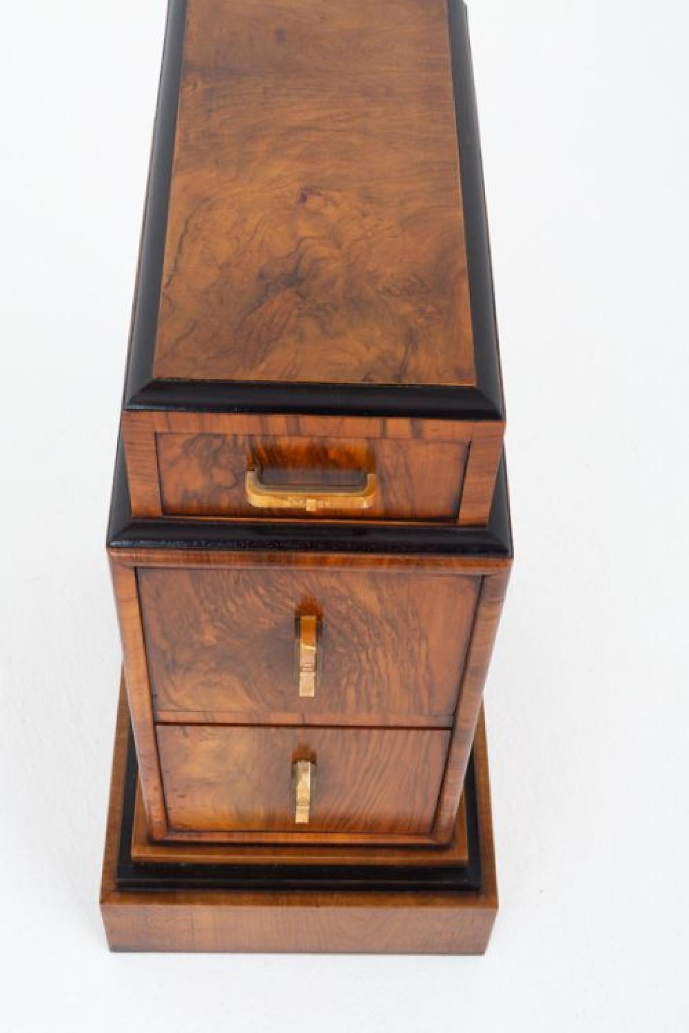 Stylish pair of art deco bedside cabinets.
Period art deco - 1920s
These bedside cabinets stand upon a stepped plinth.
Will ship to anywhere in the world - including US - so please get in touch for a shipping quote
Each bedside having an arrangement