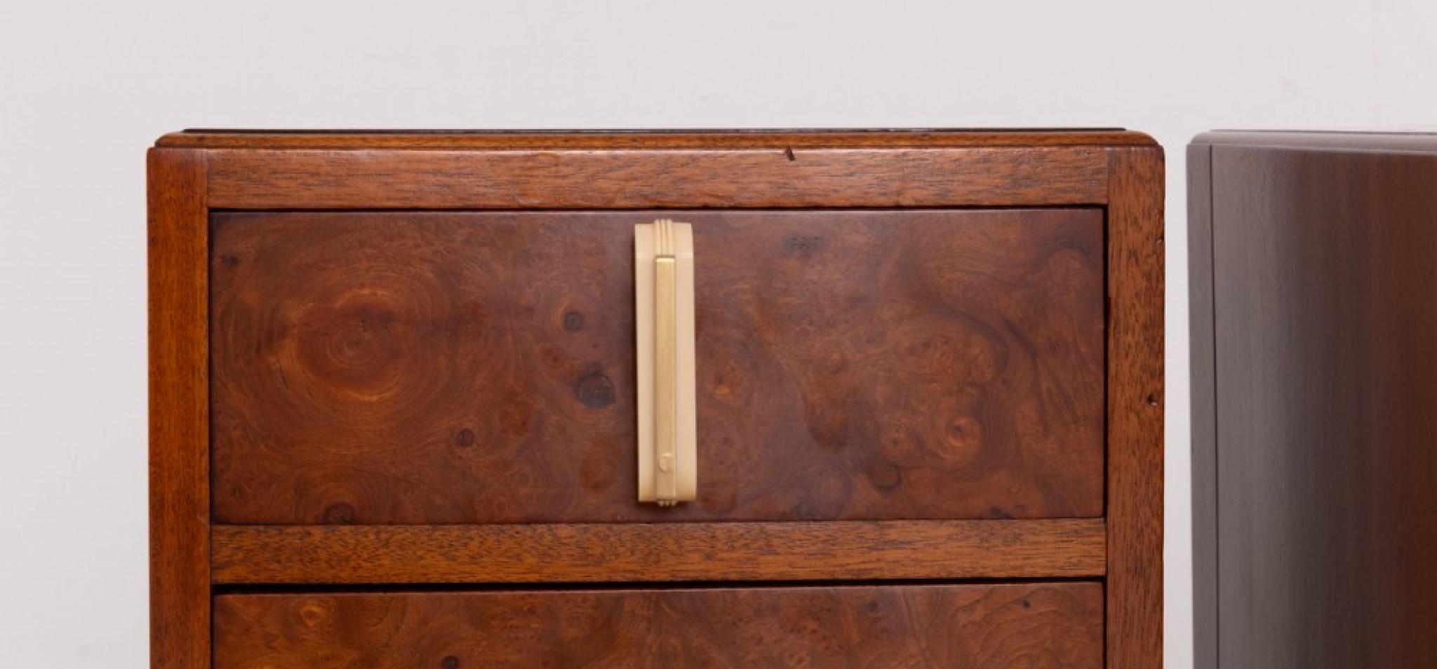 You are viewing a gorgeous pair of period 1930s art deco bedside chests or cabinets
These stylish Cabinets Stand Upon Typical Art Deco Inverted Bases
Circa 1930s
Each Cabinet Having 3 Mahogany Lined Drawers which Retain Their Original Bakelite Art