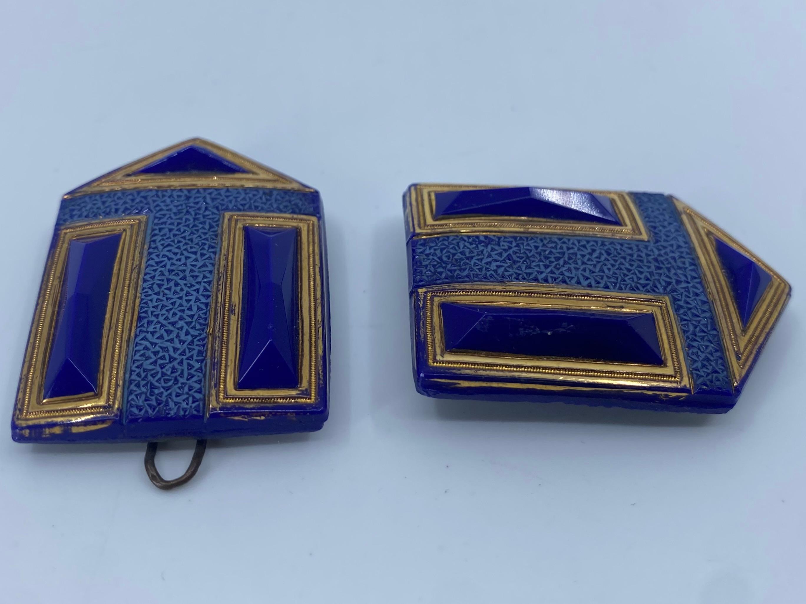 Paar blaue und goldene Glas-Emaille-Schnallen im Art-Deco-Stil (Vergoldet) im Angebot