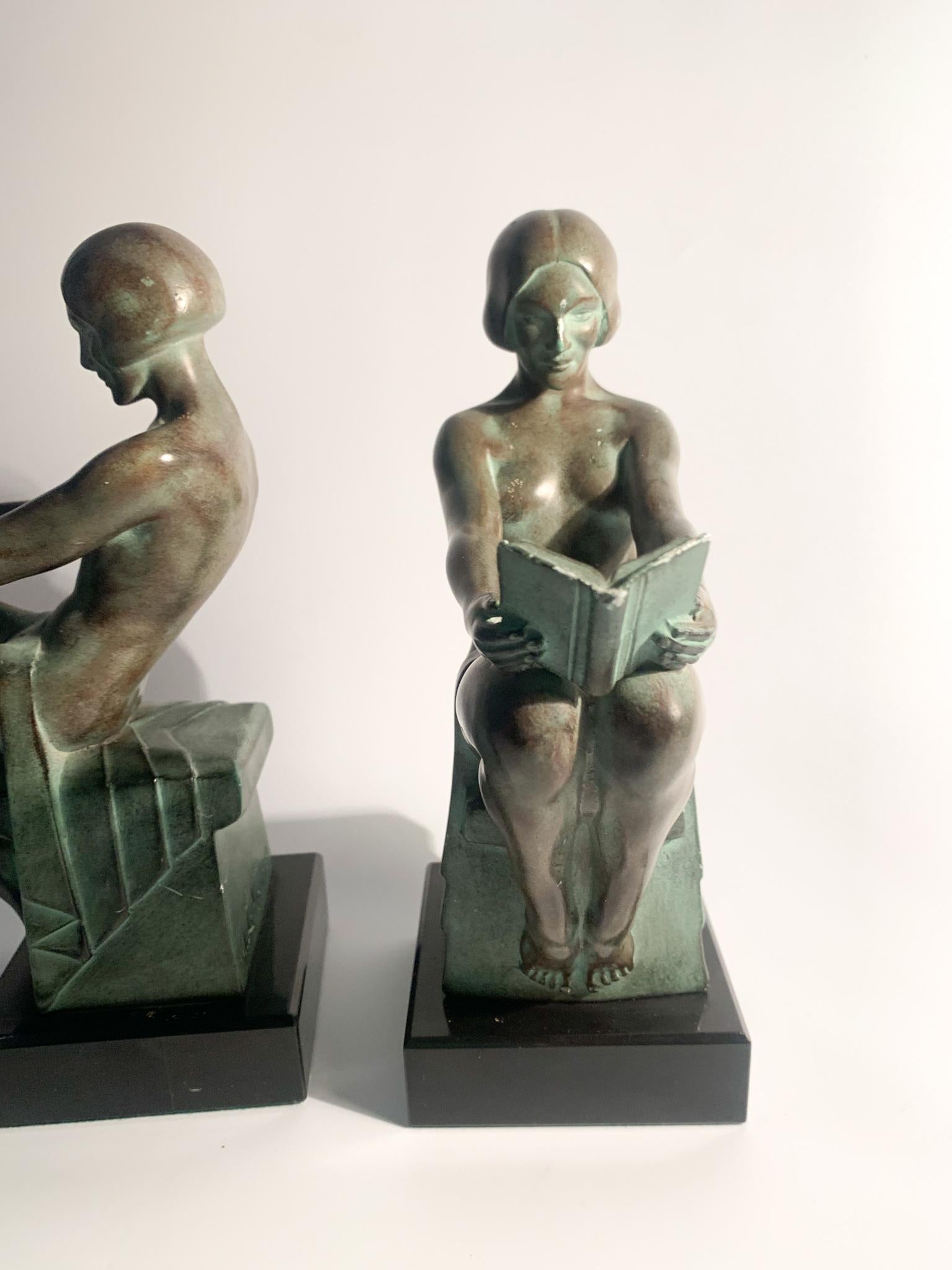 Paire de serre-livres Art Déco en métal artistique de Max Le Verrier des années 1930 1