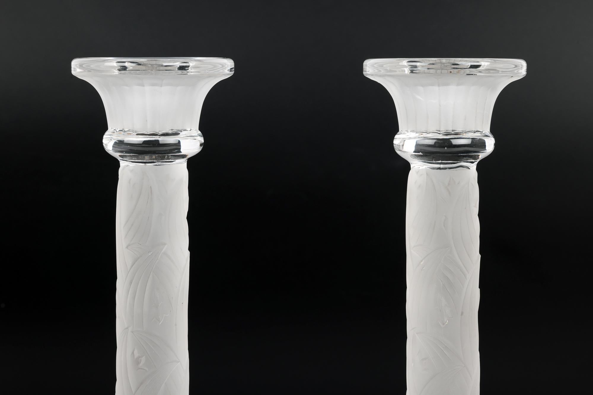 Coppia di candelieri a colonna in vetro smerigliato Art Deco in vendita 5