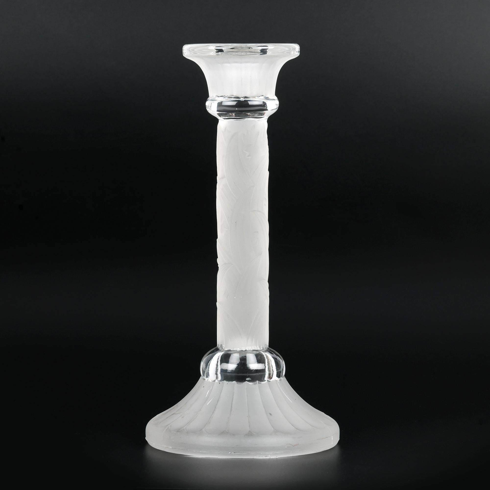 Satinato Coppia di candelieri a colonna in vetro smerigliato Art Deco in vendita